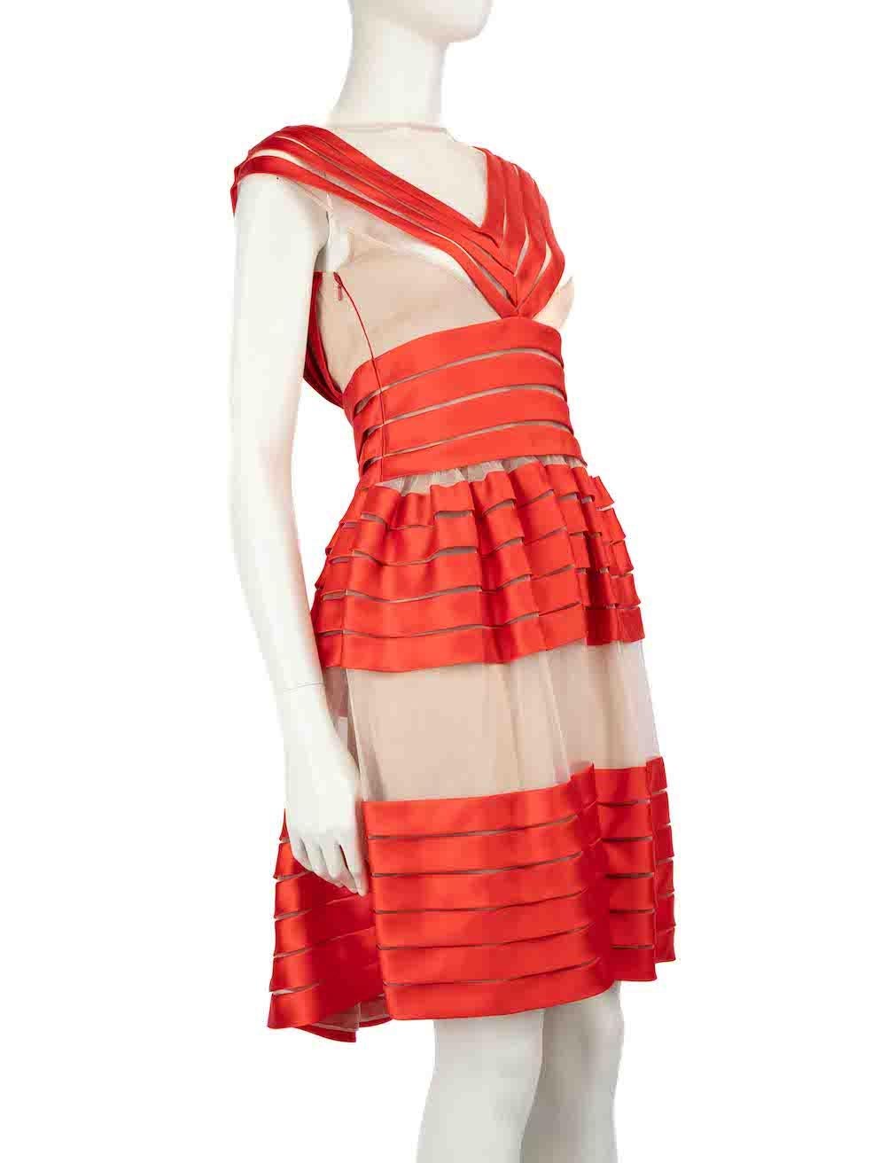CONDITION is Very good. Minimal wear to dress is evident. Minimal wear to the back, near the waist and on the hemline is seen with discolouration marks and pulls to the weave on the back of this used Temperley London designer resale item.
 
 
 
