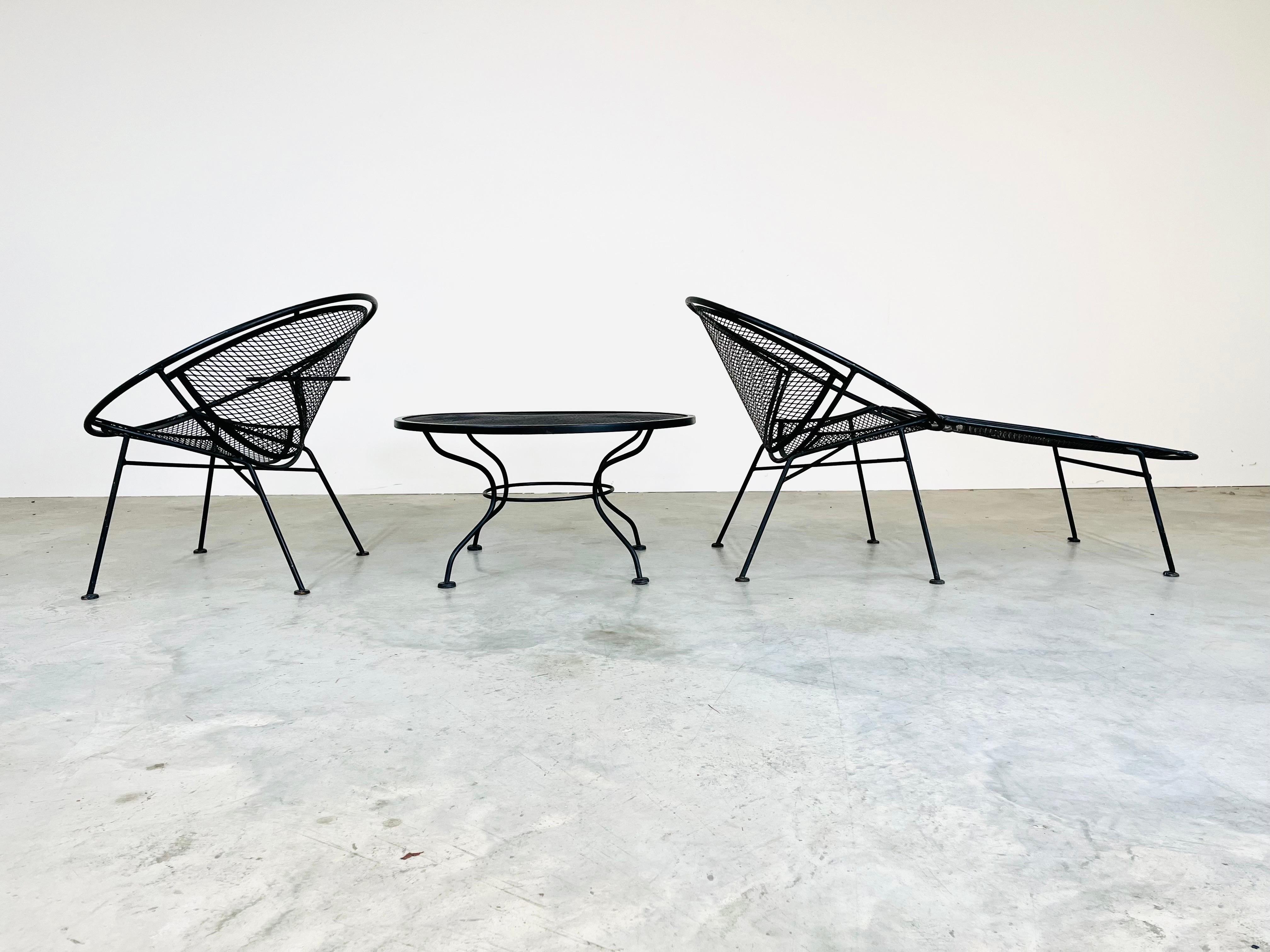Tempestini for Salterini Radar Chaise & Lounge Chair with Cocktail Table Set In Good Condition In Southampton, NJ