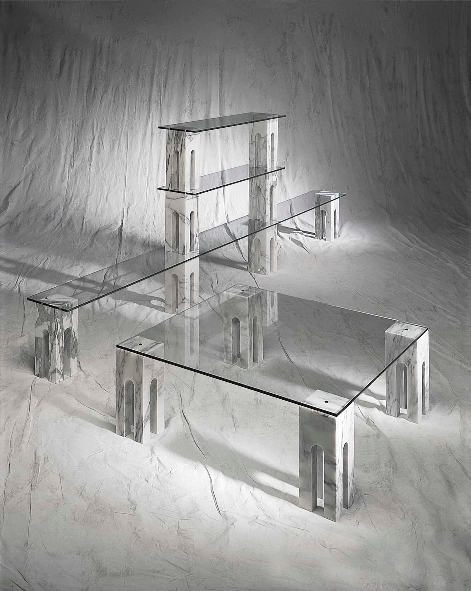 'Tempietto' coffee table in marble
Design by Alessandro Mendini,
1970s

Dimensions: H 37.5 cm, L 100 cm, W 100
Material: white marble or travertine
Glass top 15 mm

Customization: 
This table is still produced by manufacturers in Italy.