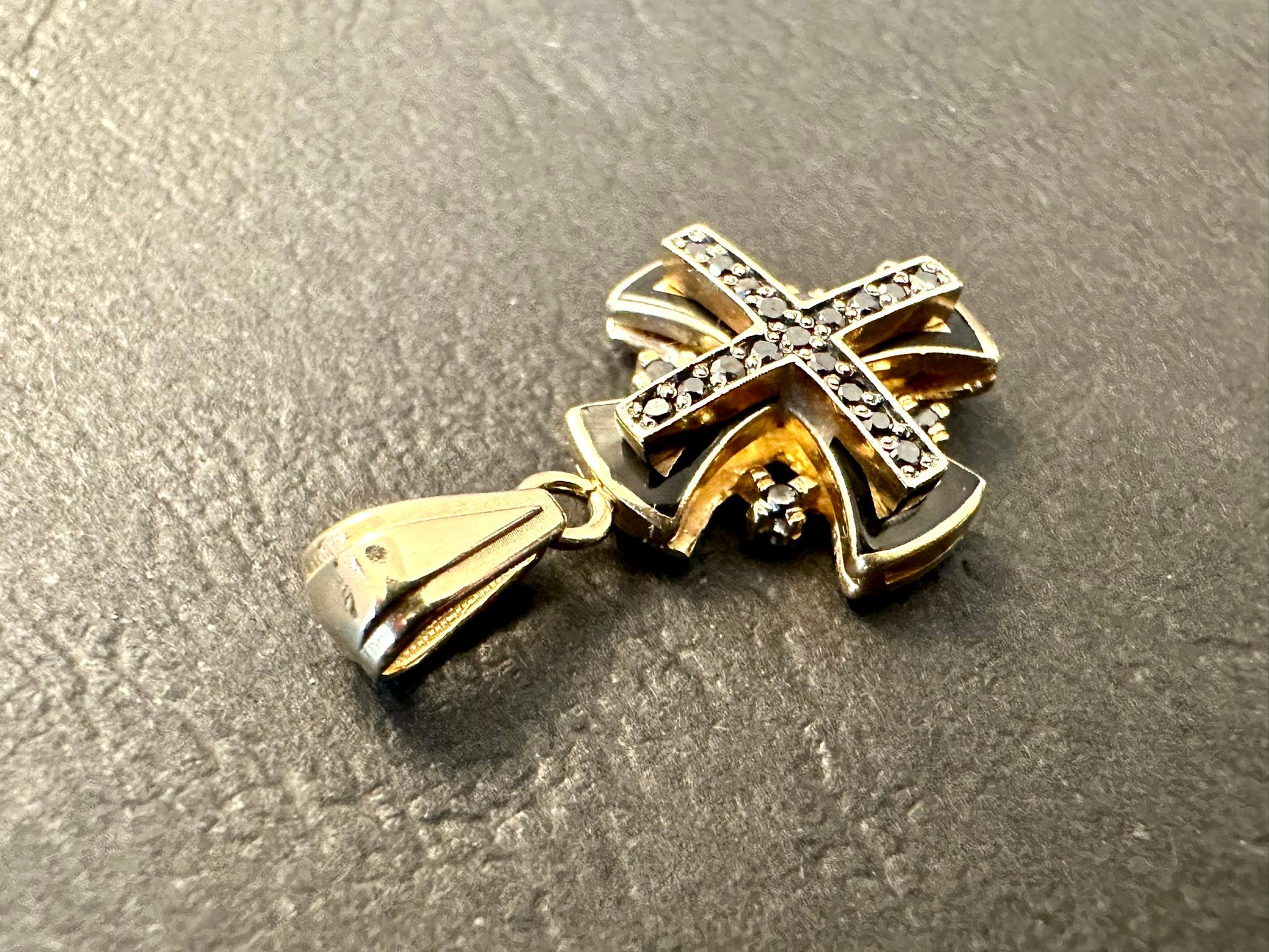 Templar Cross 14 Karat Gelbgold mit schwarzen Diamanten und Emaille im Angebot 1