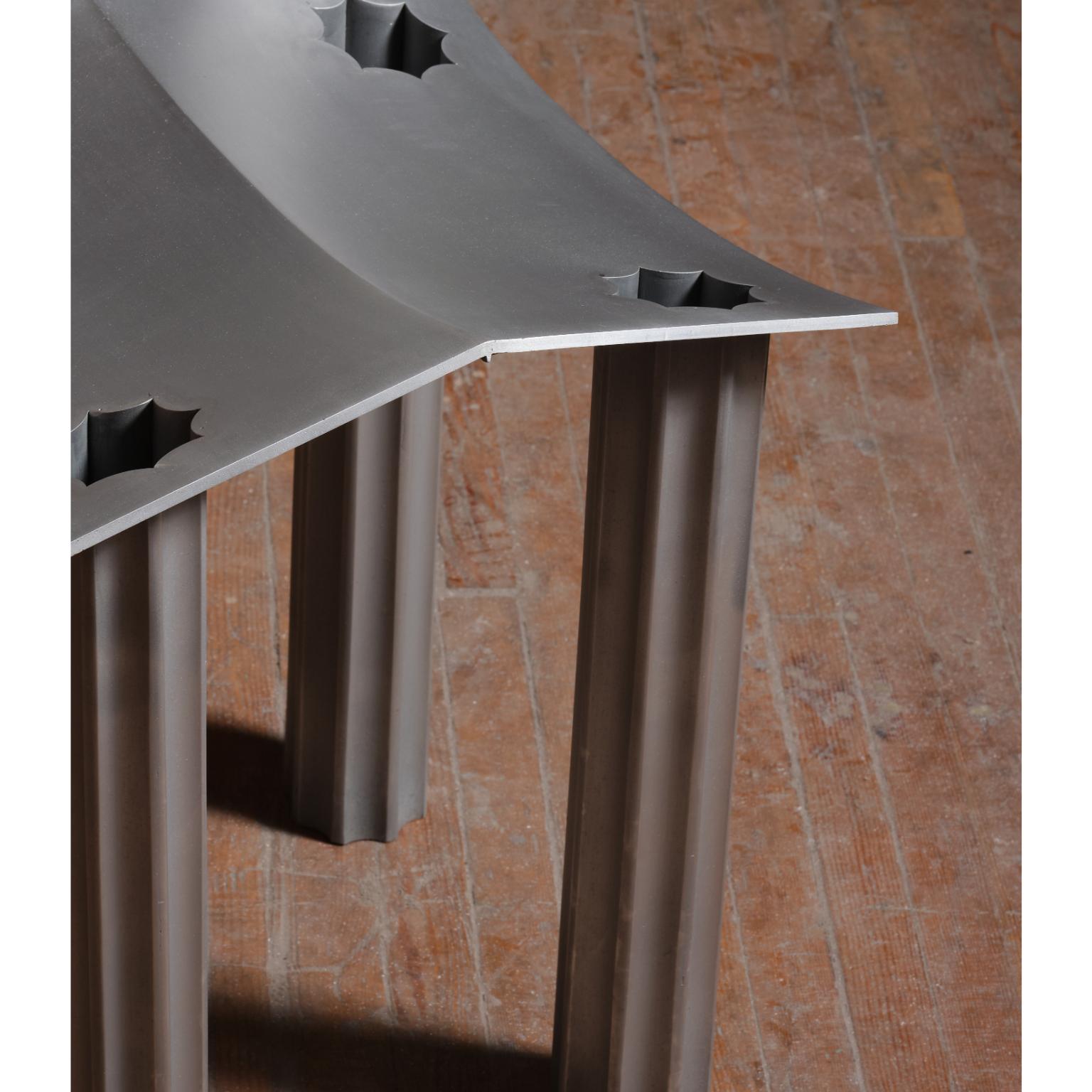 Moderno Sedia Temple II in alluminio di Asher Gillman in vendita