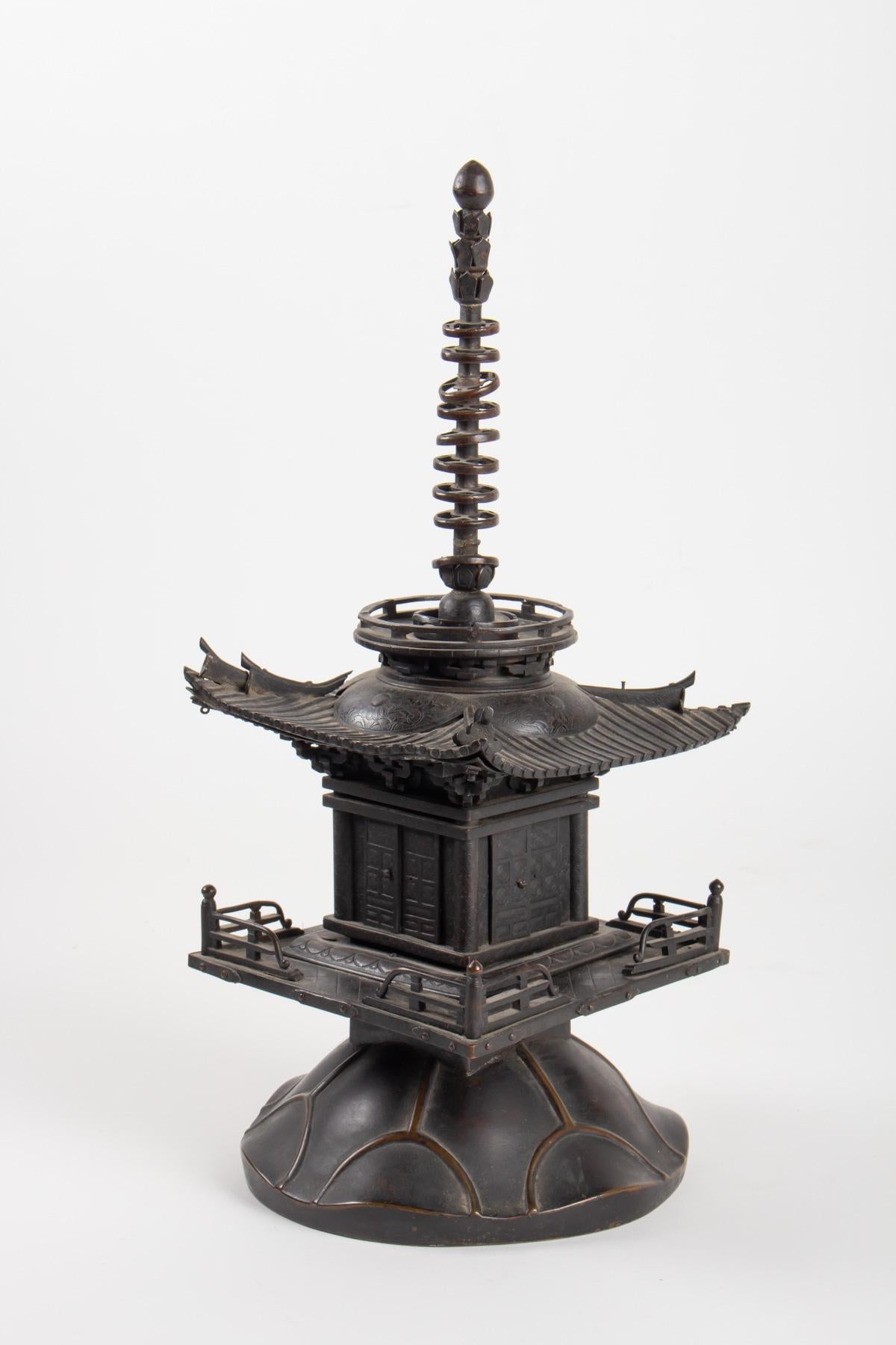 Temple, China, Bronze, Late 19th Century, Decorative Art of Asia In Good Condition In Saint-Ouen, FR