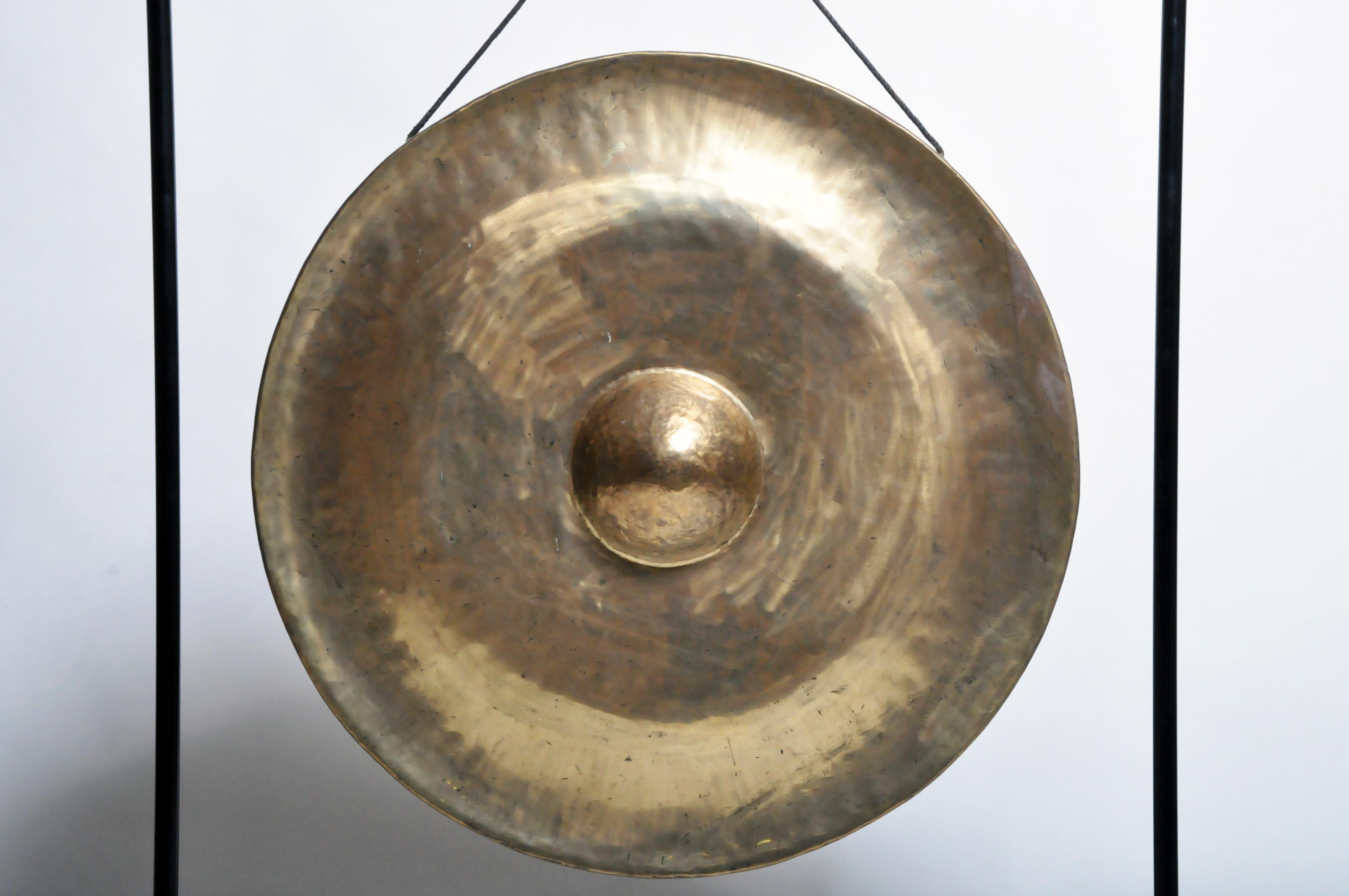 Temple Gong on Stand In Good Condition In Chicago, IL