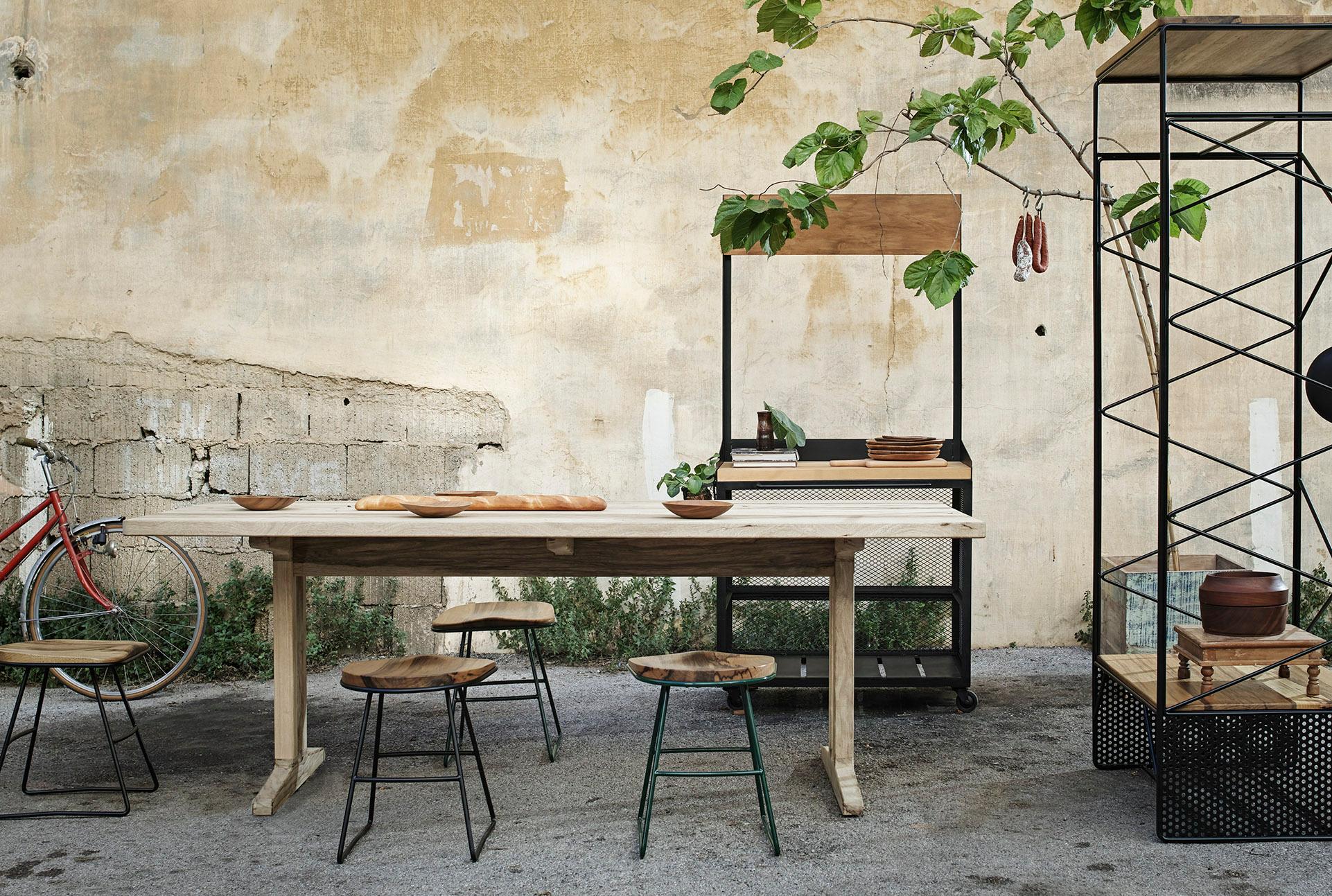 Il Tempio del Sogno, un mobile pensile indipendente, ripiani in noce massiccio in vendita 2