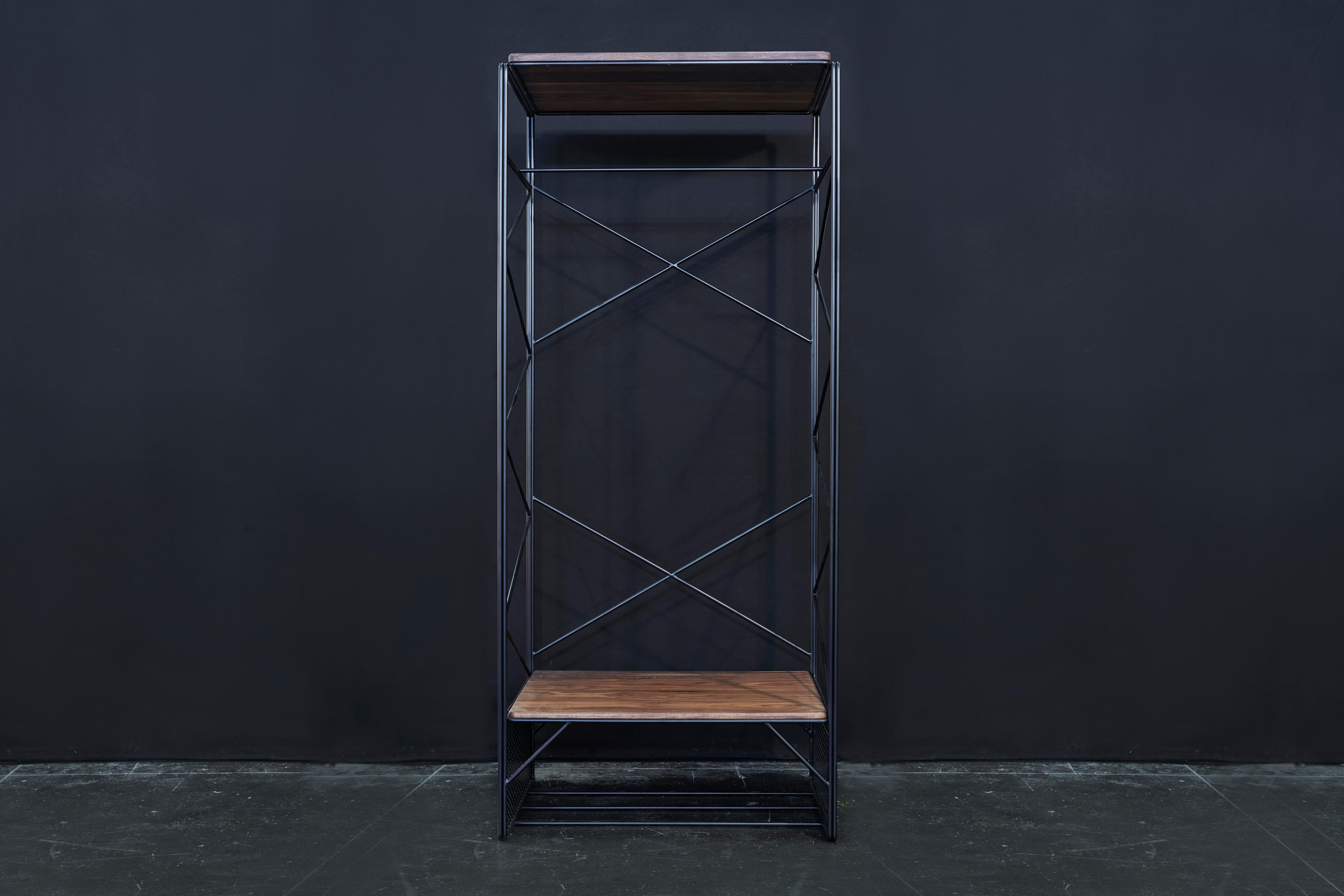 XXI secolo e contemporaneo Il Tempio del Sogno, un mobile pensile indipendente, ripiani in noce massiccio in vendita