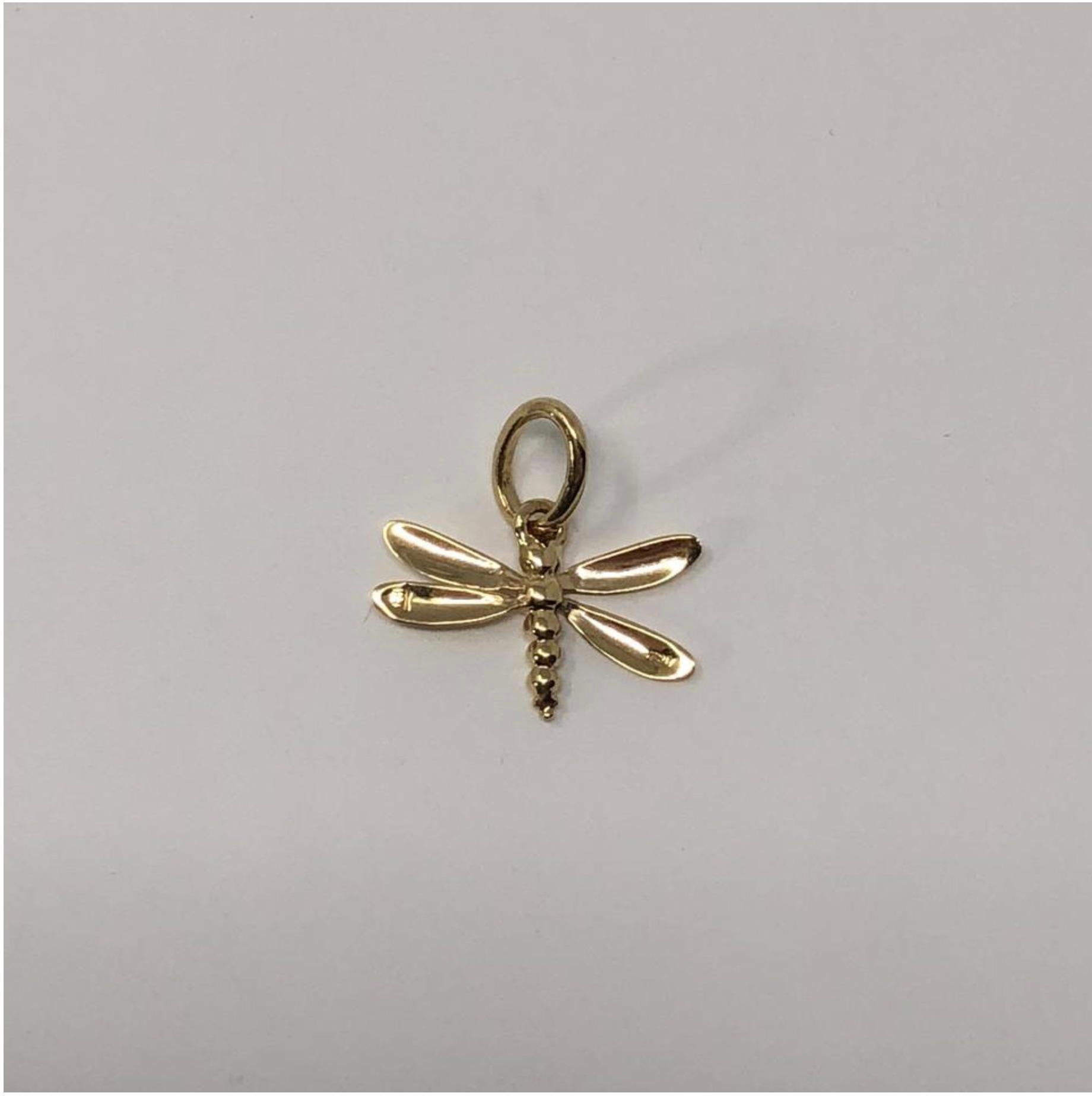MODEL - Temple St Clair 18k Charm - Dragonfly

CONDITION - Exceptional! No signs of wear.

SKU - 2328

ORIGINAL RETAIL PRICE - $495 + tax

MATERIAL - 18k Gold

WEIGHT - 1 grams

DIMENSIONS - L28mm x H12mm (18mm with Jump Ring) x D2mm

COMES WITH -
