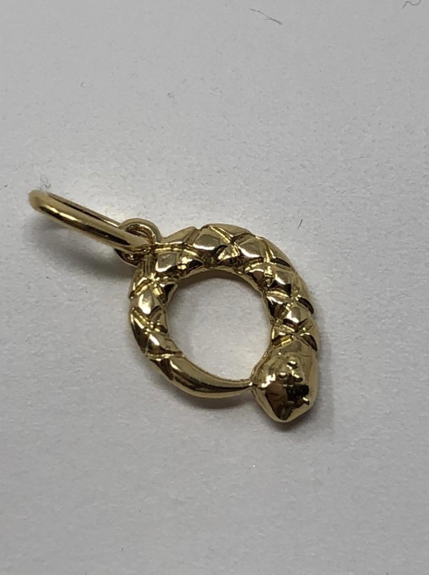 MODEL - Temple St Clair 18k Charm - Serpent

CONDITION - Exceptional! No signs of wear.

SKU - 2318

ORIGINAL RETAIL PRICE - 495 + tax

MATERIAL - 18k Gold

WEIGHT - 1.8 grams

DIMENSIONS - L11mm x H17mm (23mm with Jump Ring) x D4mm

COMES WITH -