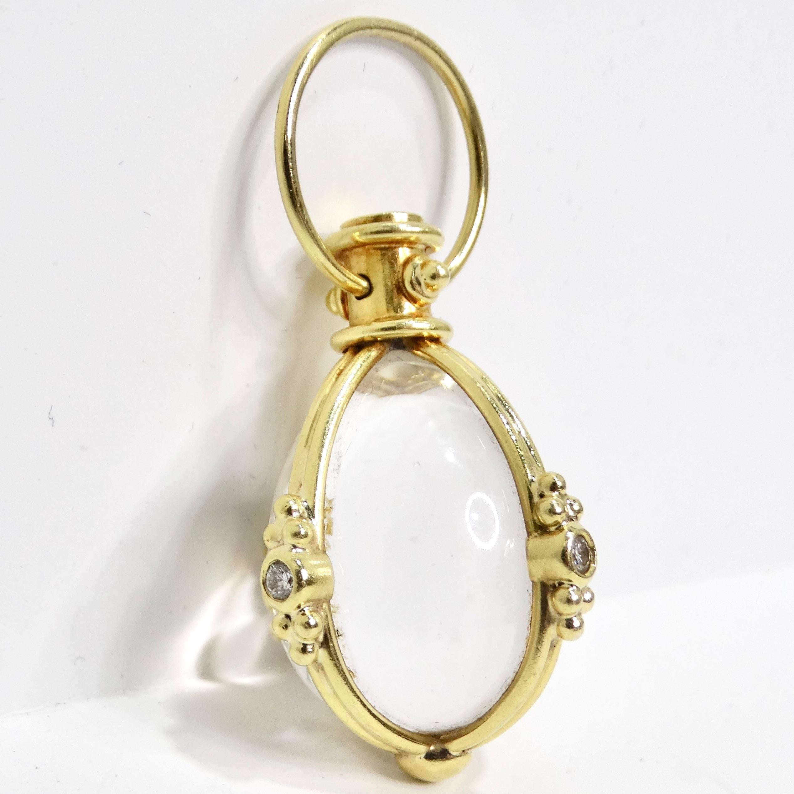 Voici l'amulette Temple St Clair 18K Diamond Classic, un pendentif élégant et simple, mais indéniablement glamour, qui capture l'essence de l'élégance intemporelle. Cette amulette de taille moyenne témoigne de l'engagement du Temple St Clair en