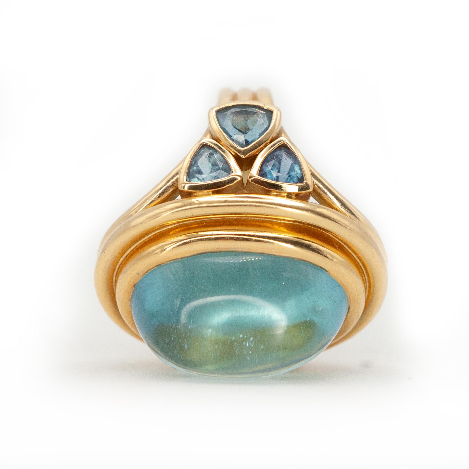 Anello con cabochon di acquamarina in oro giallo 18K Temple St. Clair in vendita 1