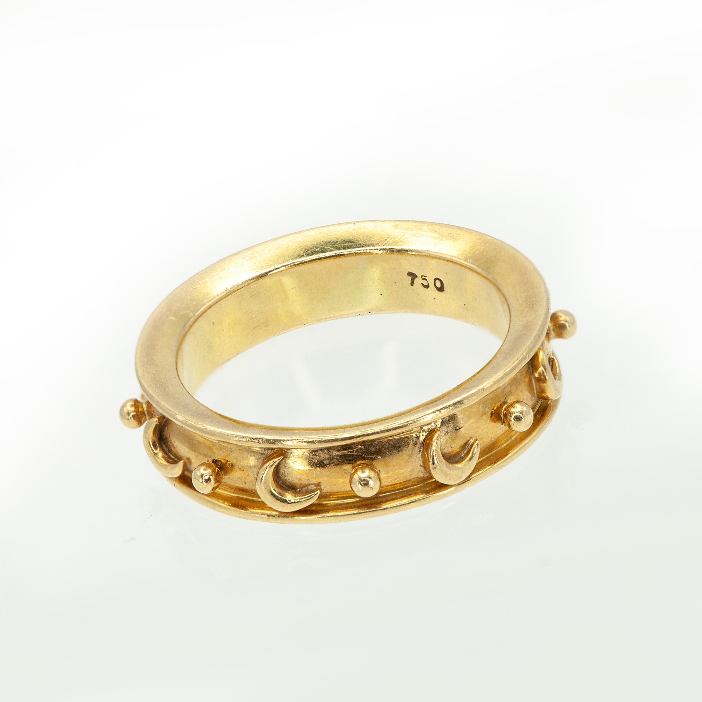 Anello a fascia con motivo celeste in oro giallo 18 carati Temple St. Clair in vendita 5