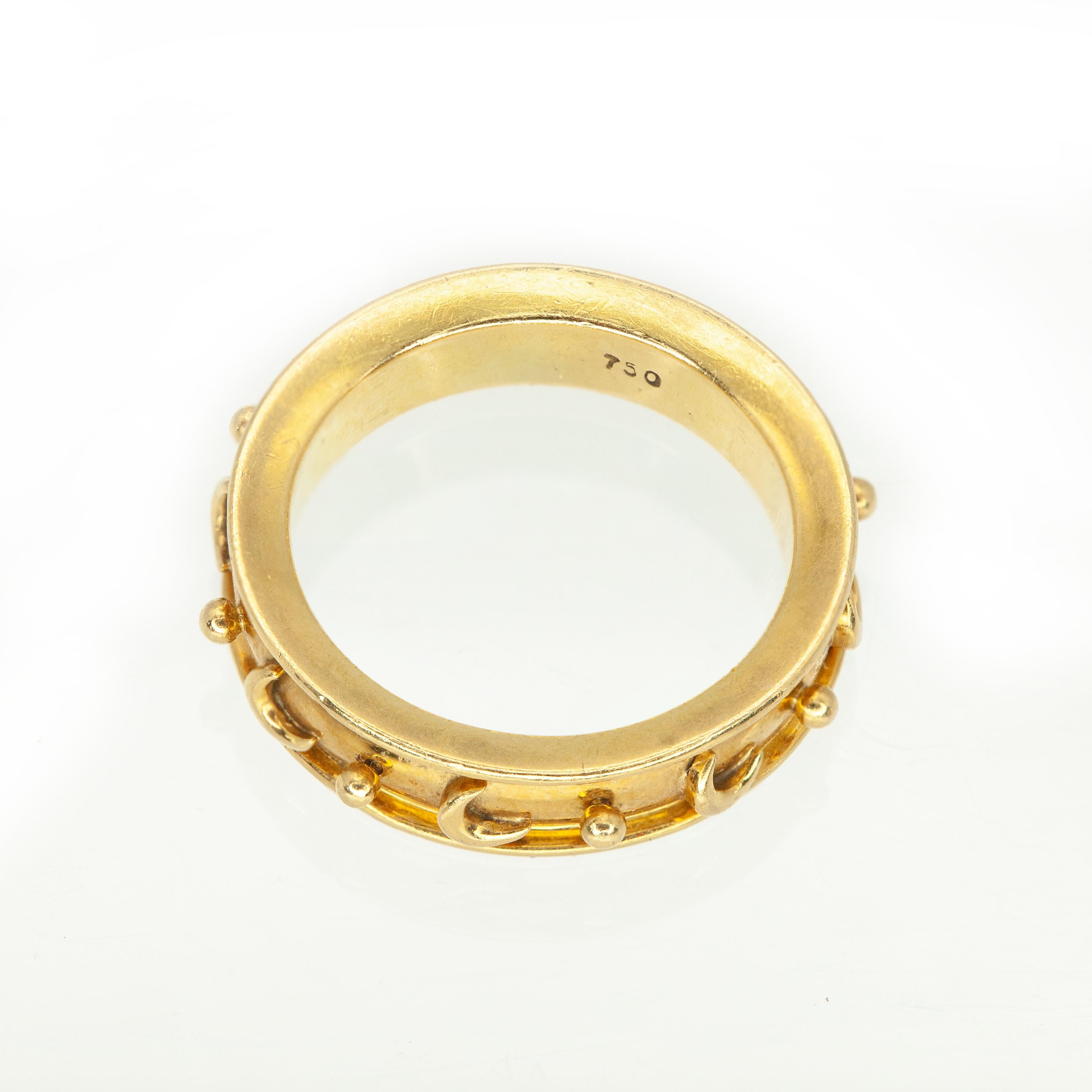Anello a fascia con motivo celeste in oro giallo 18 carati Temple St. Clair in vendita 2