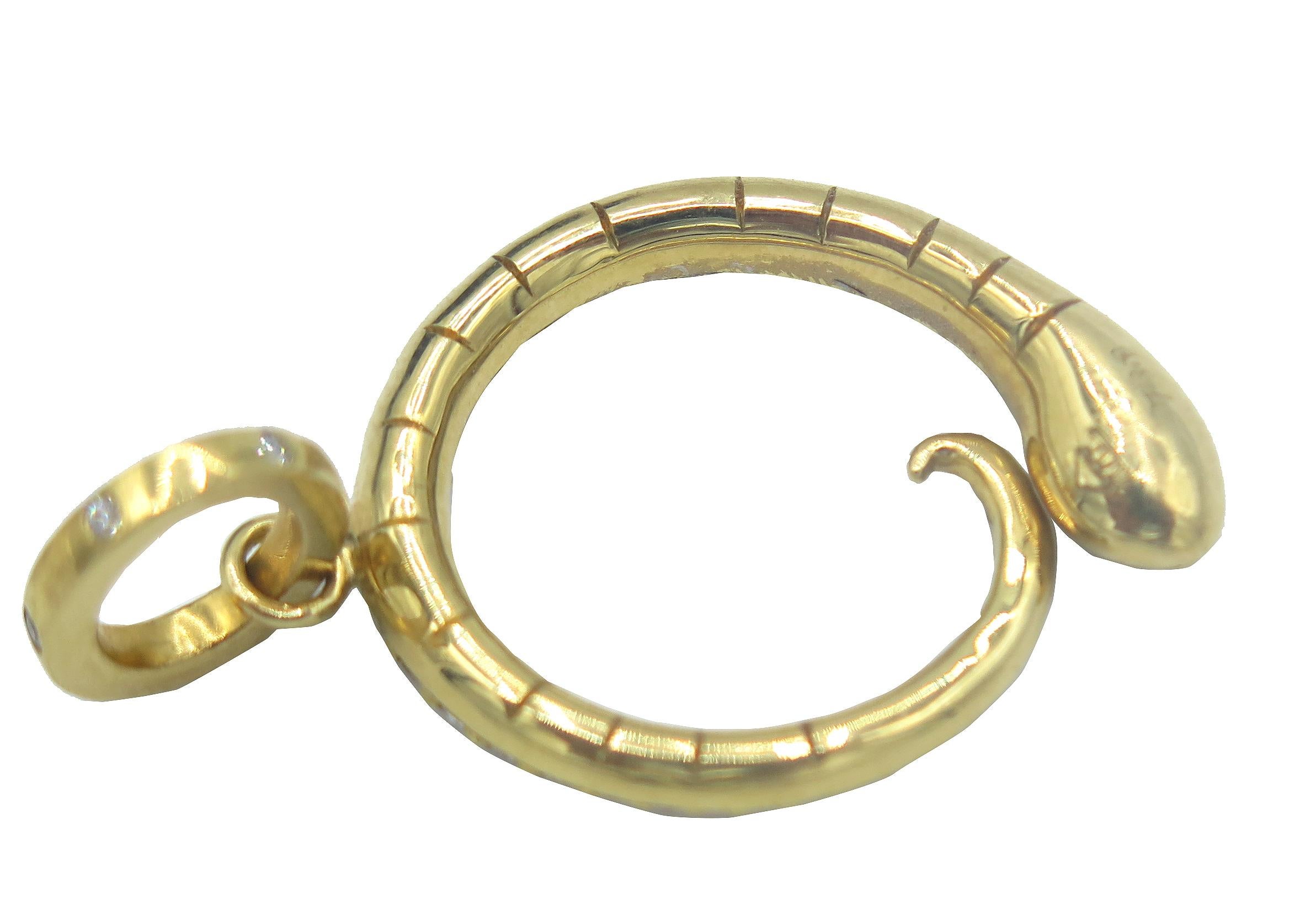 Round Cut Temple St Clair 18 Karat Yellow Gold Diamond Snake Pendant