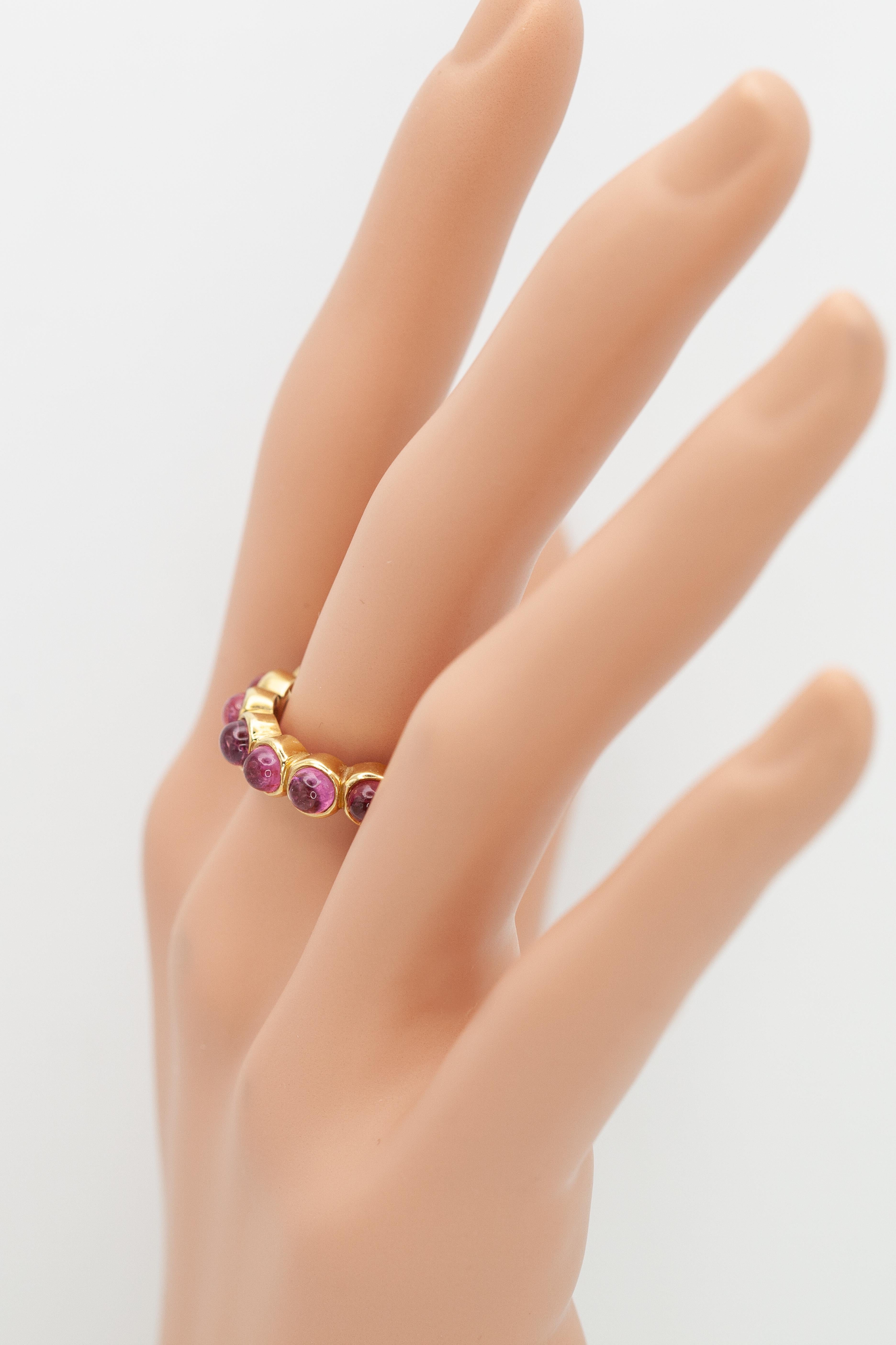Temple St. Clair Bracelet éternel en or jaune 18 carats avec cabochon de tourmaline rose Unisexe en vente