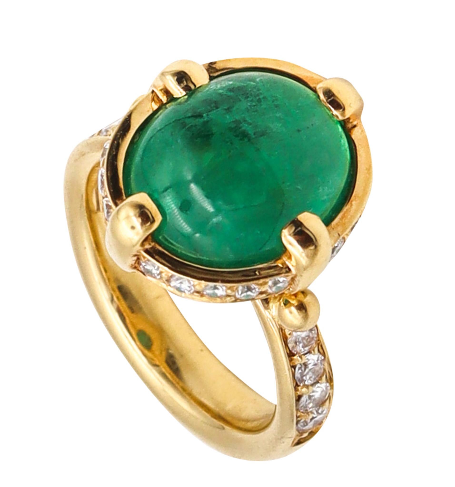 Temple St Clair Cocktail Ring 18Kt Yellow Gold With 6.20 Ctw Diamonds & Emerald For Sale