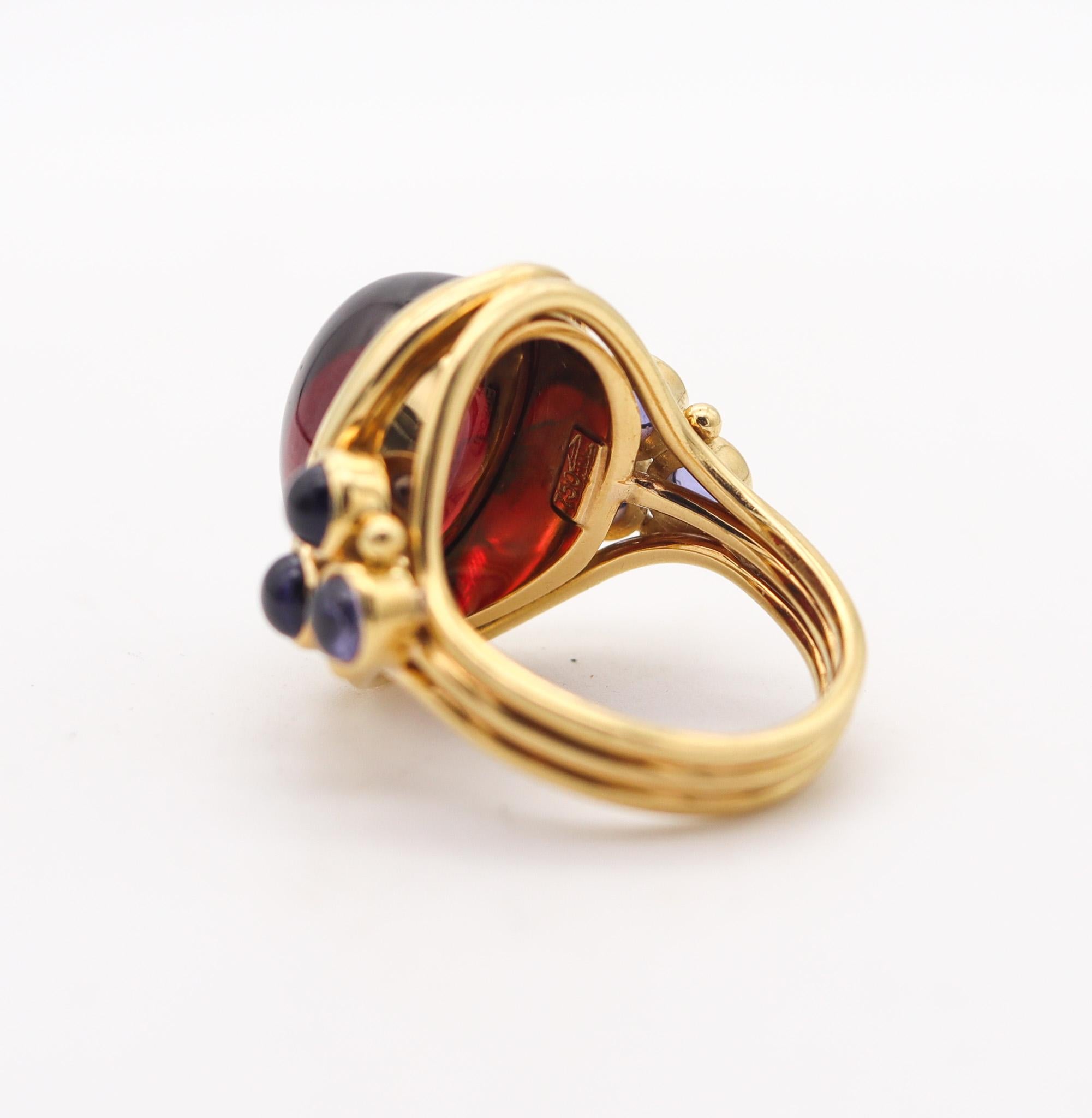 Temple St Clair Cocktail Ring In 18Kt Yellow Gold With 24.95 Cts Garnet & Iolite In Excellent Condition For Sale In Miami, FL