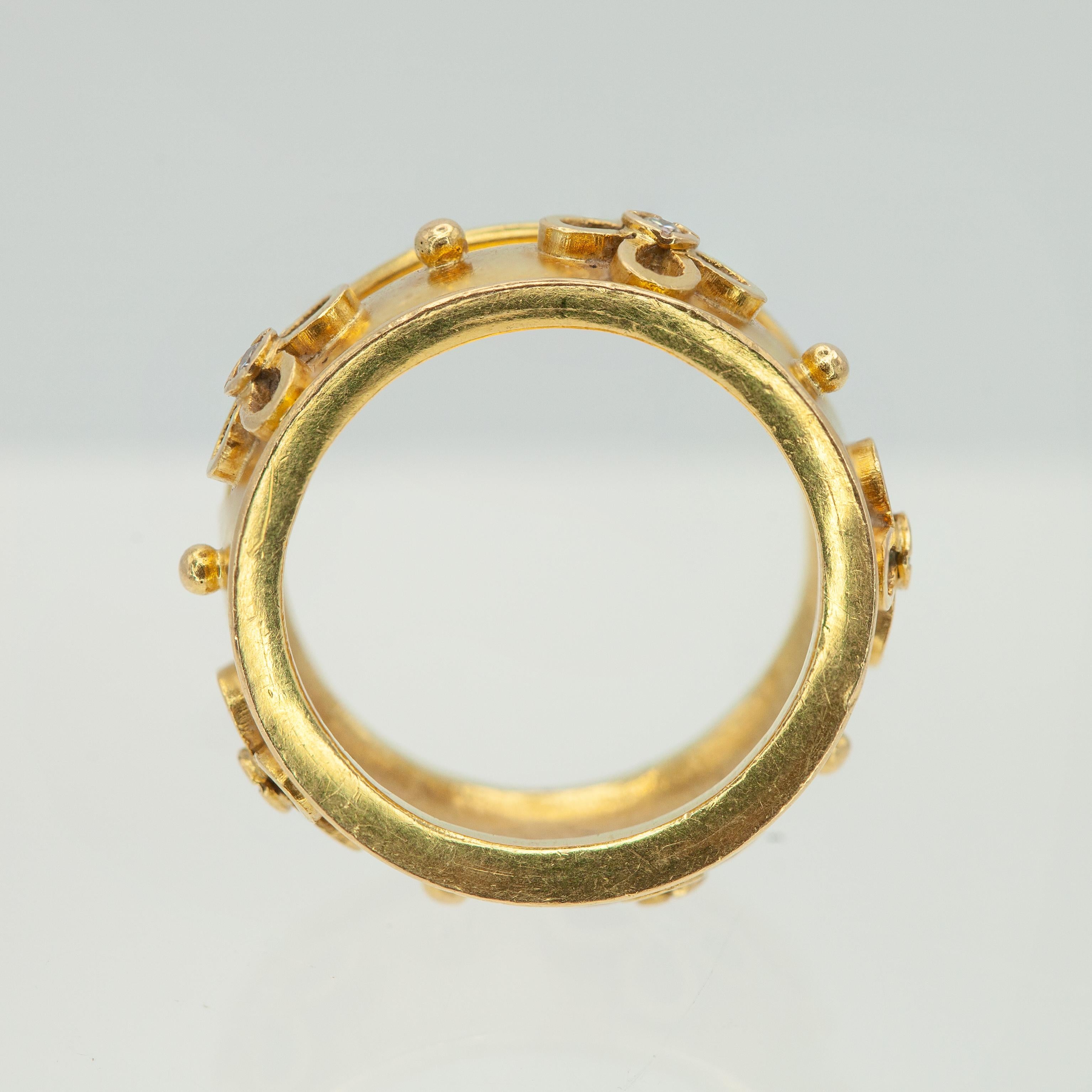 Anello a fascia con fiore di diamante Temple St. Clair in oro giallo 18 carati In condizioni ottime in vendita a New York, NY