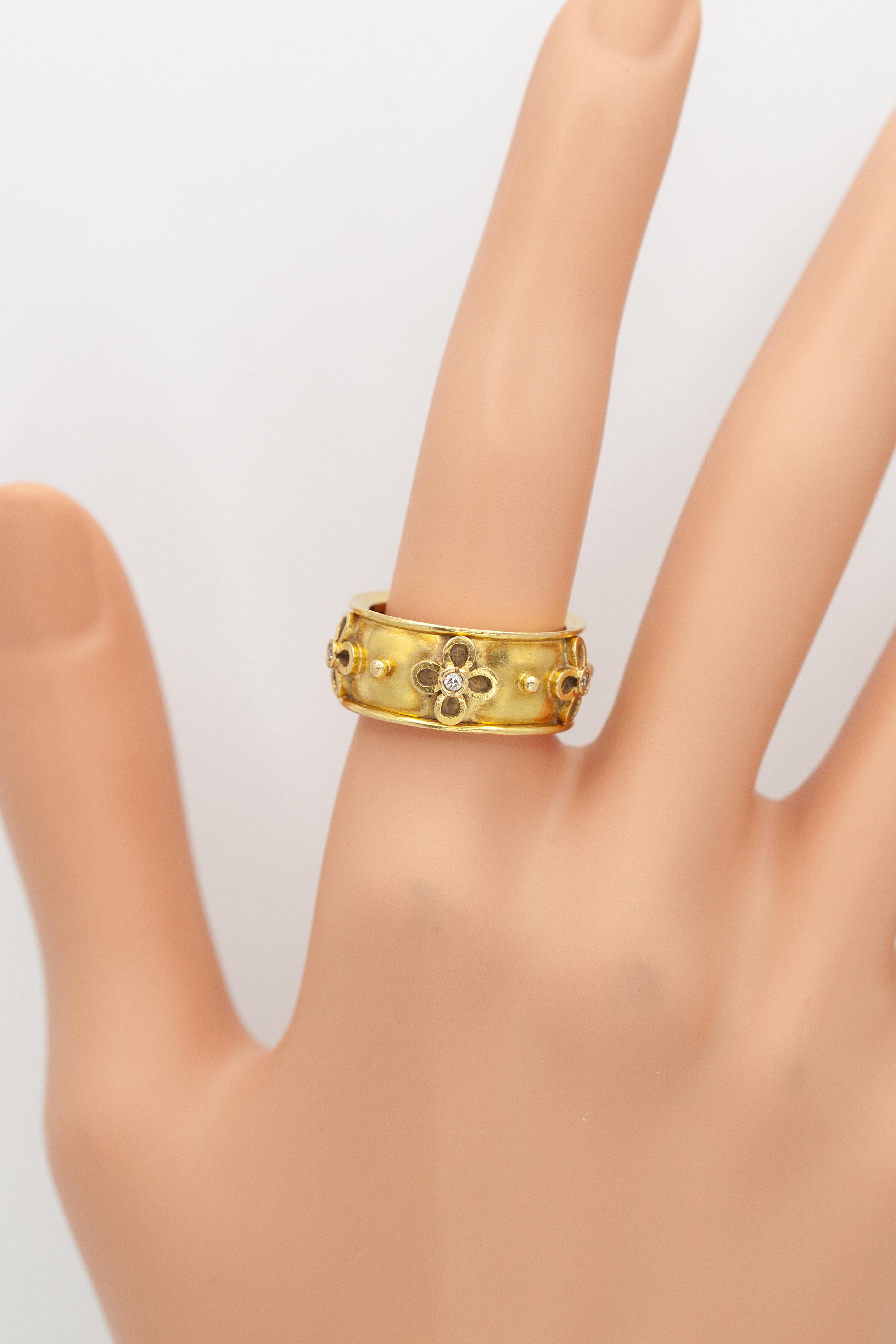 Anello a fascia con fiore di diamante Temple St. Clair in oro giallo 18 carati in vendita 2