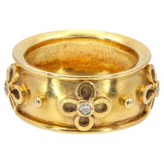 Bague à fleur en or jaune 18 carats avec diamants Temple St. Clair