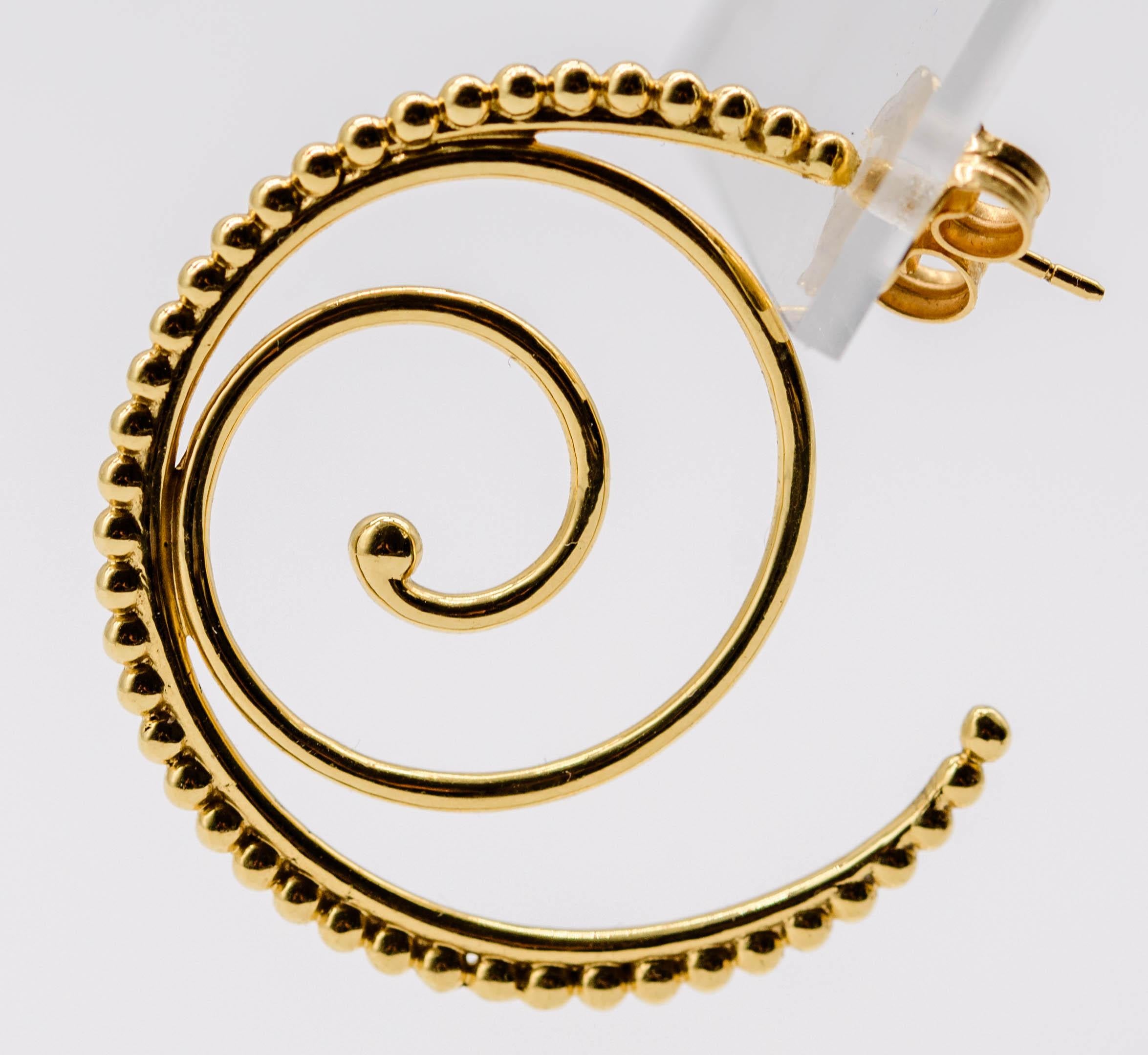 Temple St Clair Gold Hoop Earrings In New Condition In New York, NY