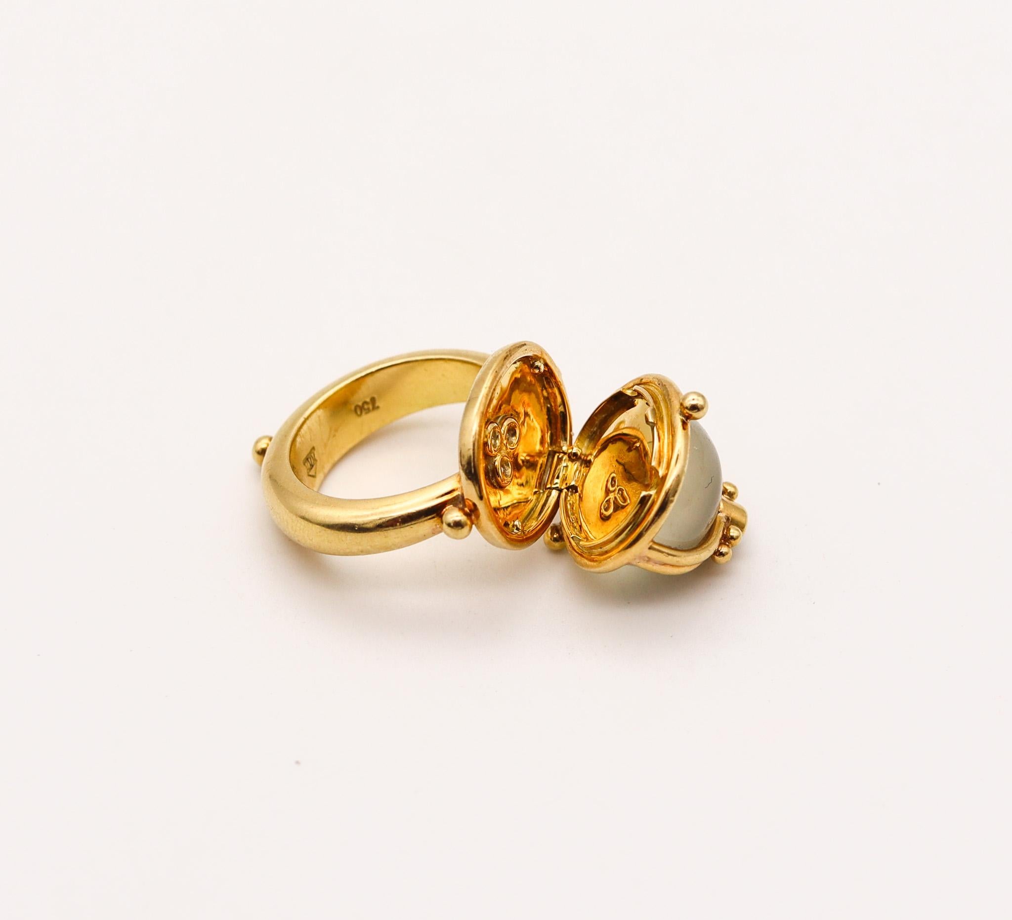 Cocktail poison ring designed by Temple St. Claire.

Gorgeous and rare ring created by the jewelry designer Temple St. Clair. This poison cocktail ring was made at her workshop studio in Italy and crafted in solid yellow gold of 18 karats with high