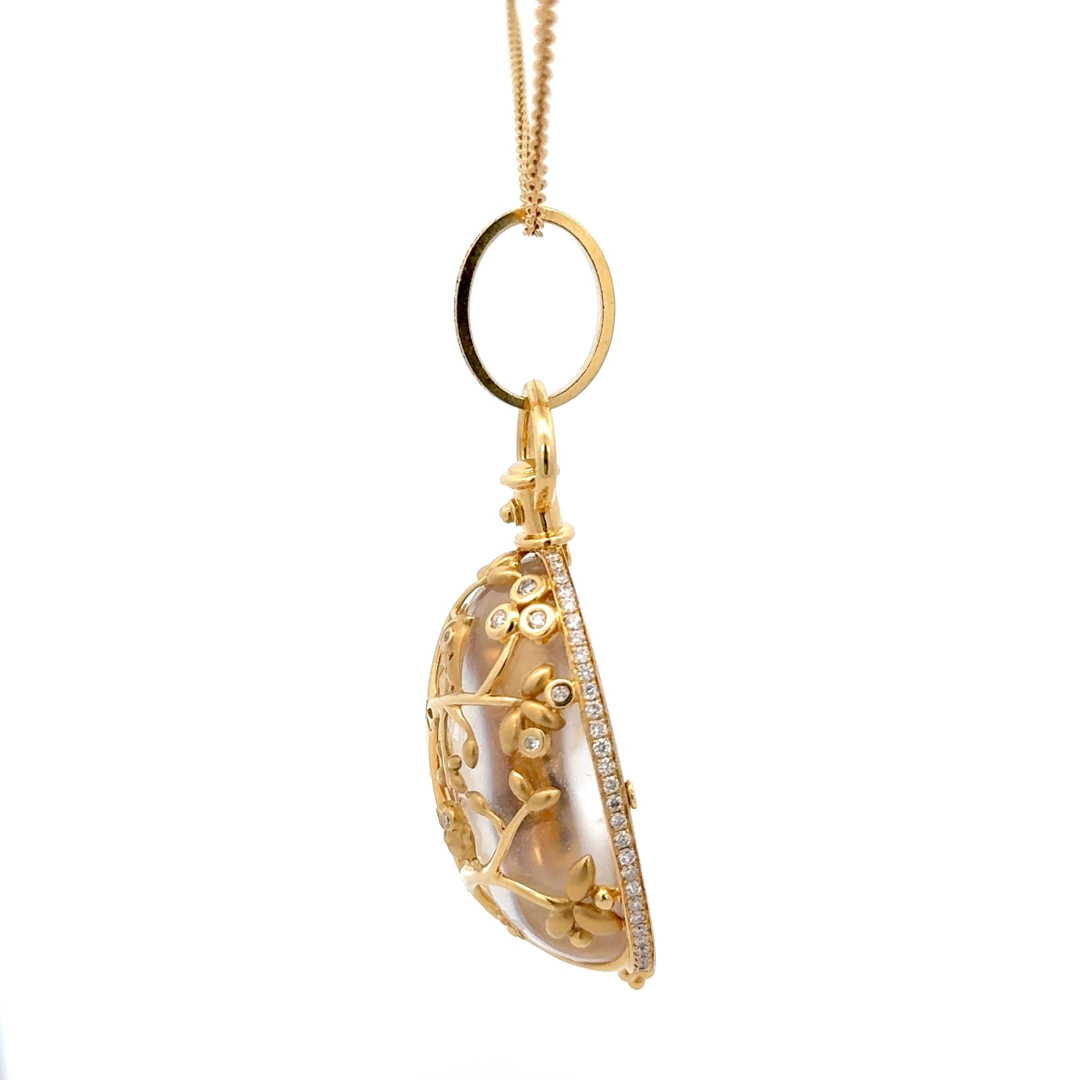 Colgante de cristal de roca y diamantes Temple St. Clair de oro amarillo de 18 quilates. El colgante tiene 1,75 ctw si diamantes redondos brillantes, color G, claridad VS. El colgante pesa 52 gramos y mide 3 x 1,25 pulgadas. NO INCLUYE LA CADENA.