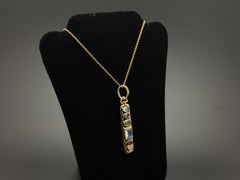 Temple St. Clair Theodora Cartouche 18K Gelbgold Mondstein Saphir-Anhänger