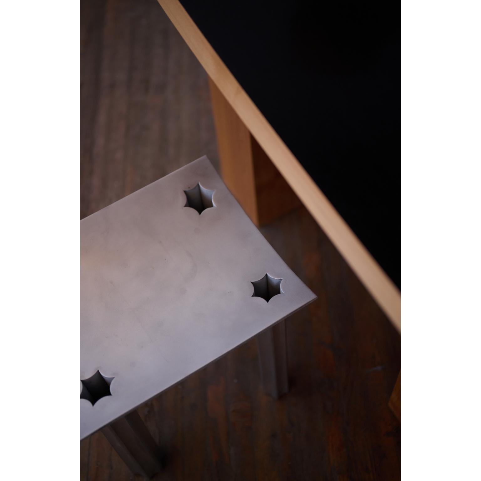 Moderno Sgabello Temple in alluminio di Asher Gillman in vendita