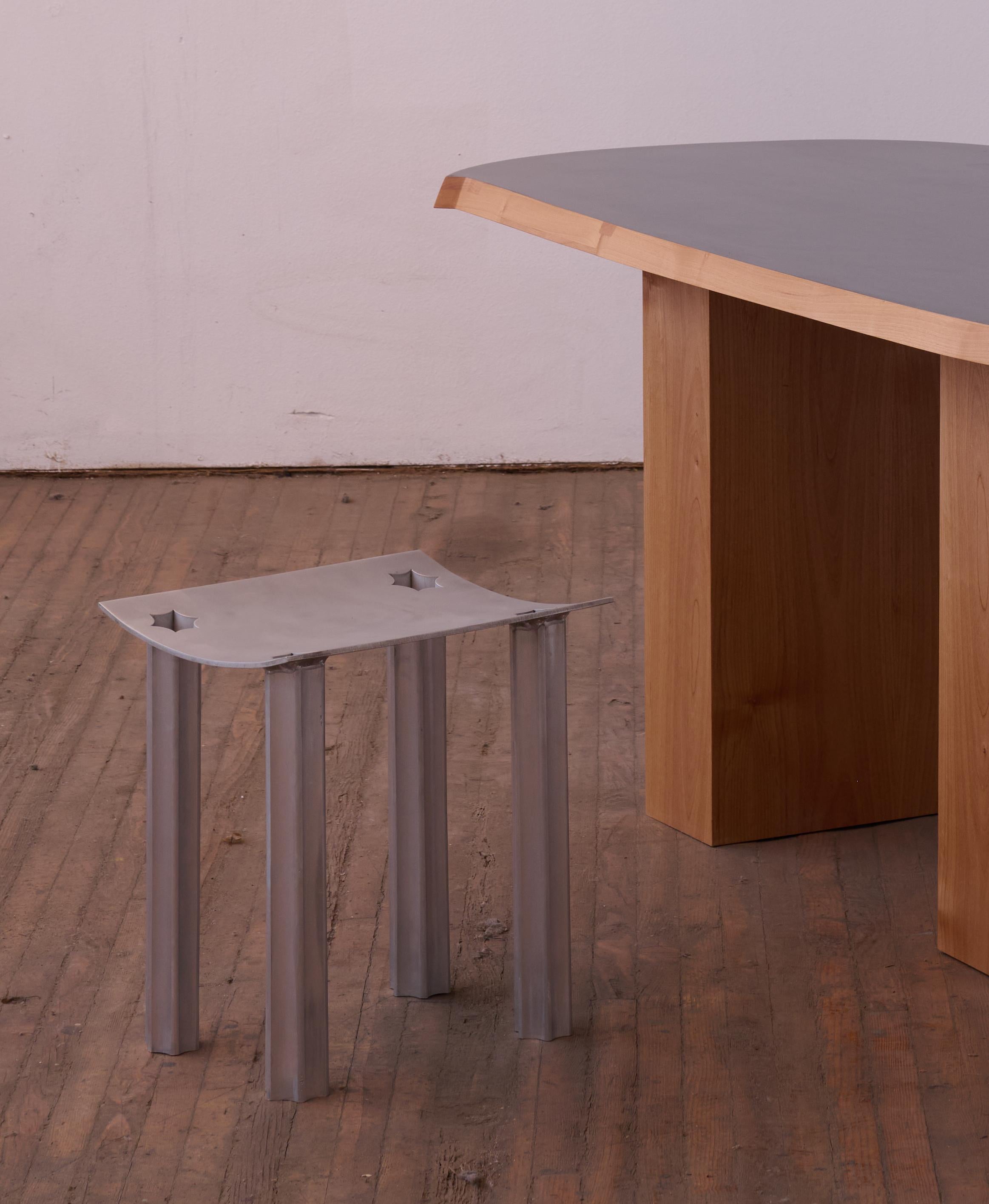 Sgabello Temple in alluminio di Asher Gillman In condizioni Nuovo in vendita a Geneve, CH