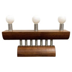 Lampada Templo - Lampada da tavolo moderna di Memphis fatta a mano in noce e acciaio inossidabile