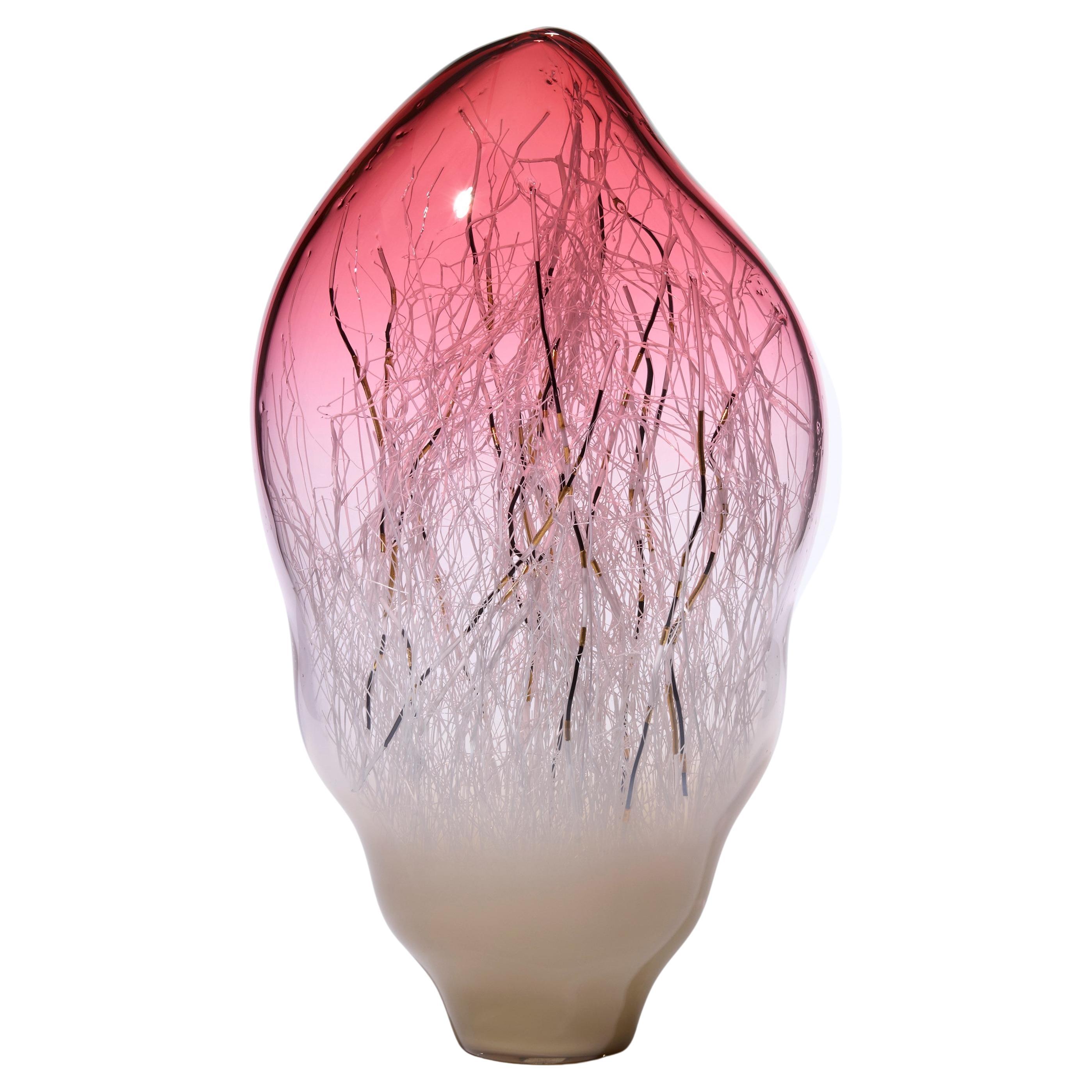 Tempo Andante, eine mundgeblasene Glasskulptur aus Rosa und Nerz von  Enemark & Thompson