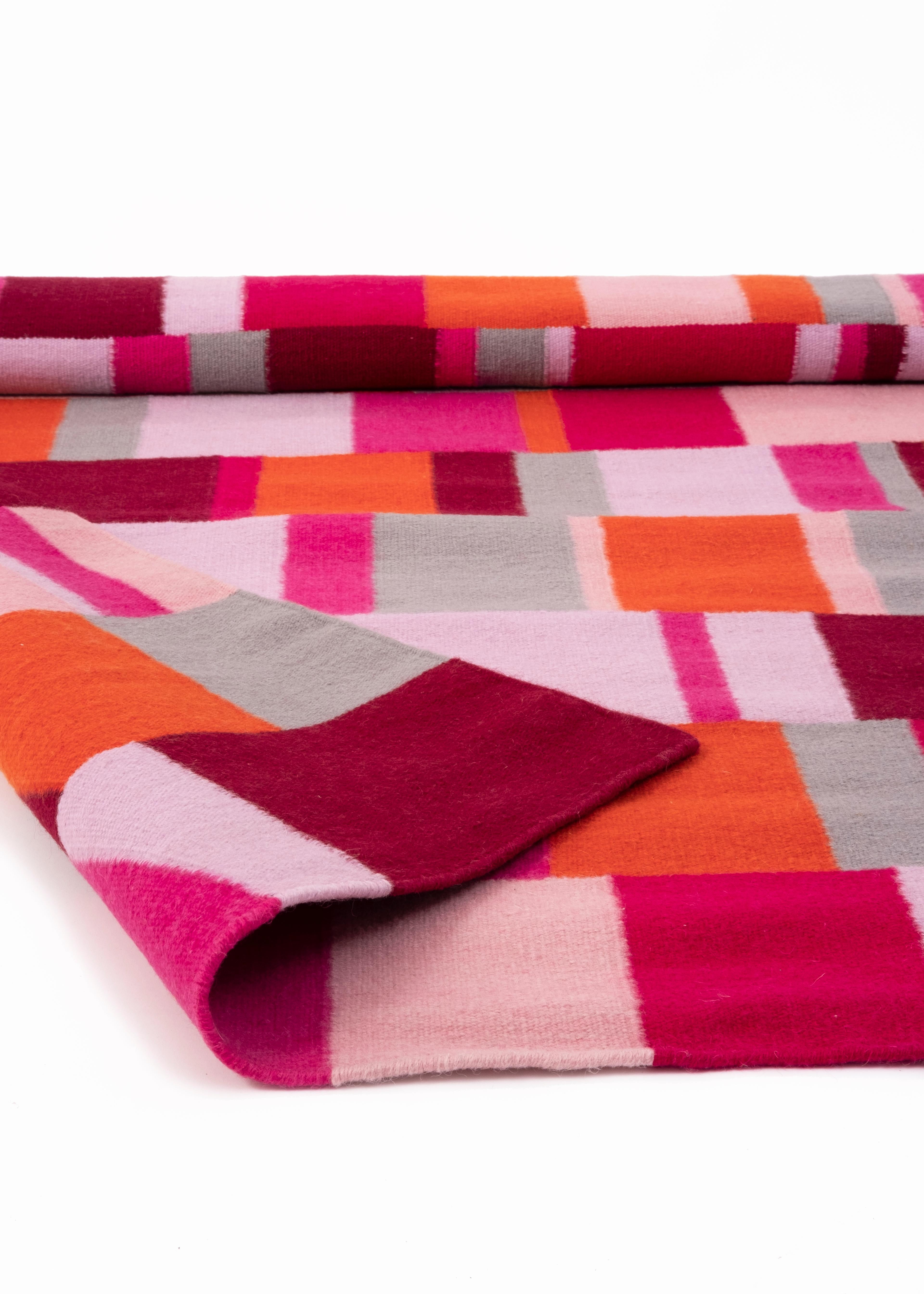 Tempo Sette - Rot - Design Sommer-Kelim-Teppich aus zeitgenössischer Wolle und Baumwolle flach gewebt (Handgewebt) im Angebot