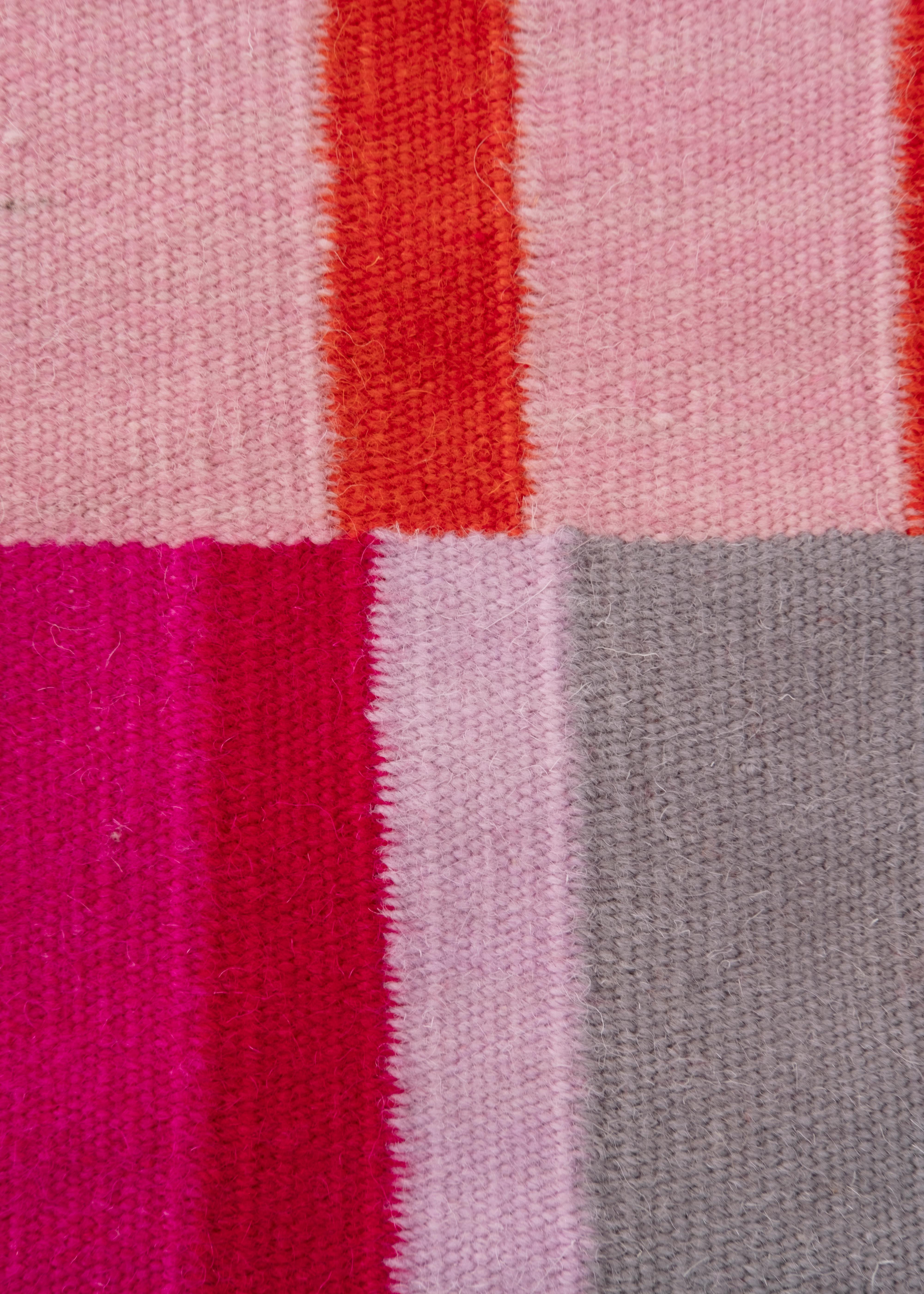 Tempo Sette - Rot - Design Sommer-Kelim-Teppich aus zeitgenössischer Wolle und Baumwolle flach gewebt im Zustand „Neu“ im Angebot in MILANO, ML
