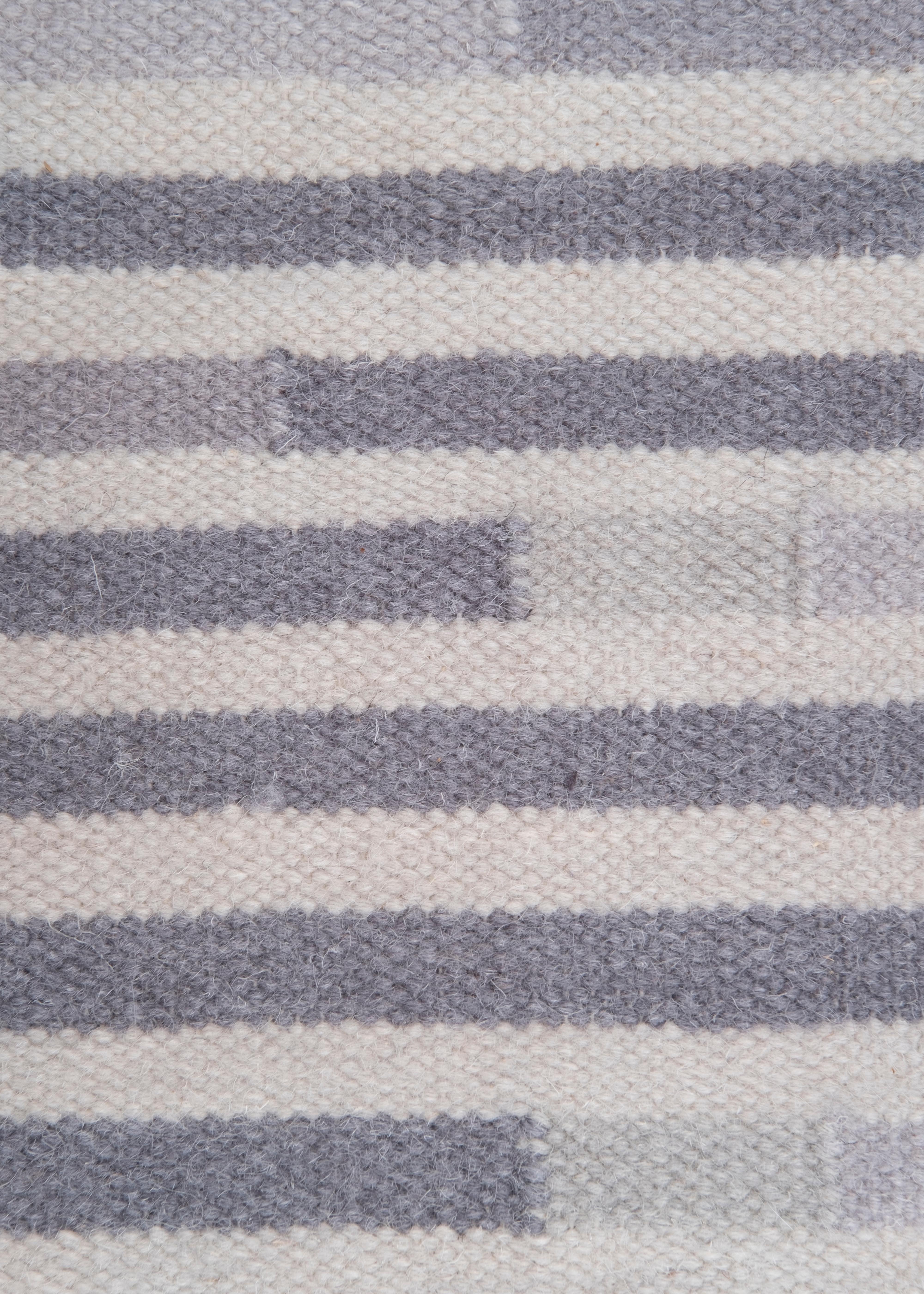 Tempo Uno - Kalt - Design Sommer Kelim Teppich Zeitgenössischer Teppich aus Wolle und Baumwolle flach (Indisch) im Angebot