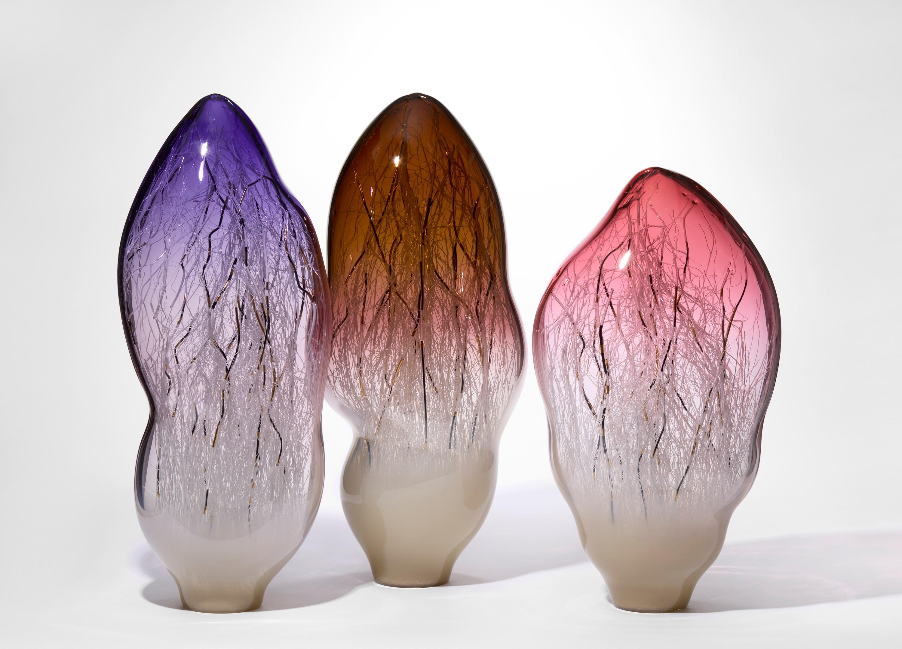 Tempo Vivo, eine mundgeblasene Glasskulptur aus Violett und Nerz von Enemark & Thompson im Zustand „Neu“ im Angebot in London, GB