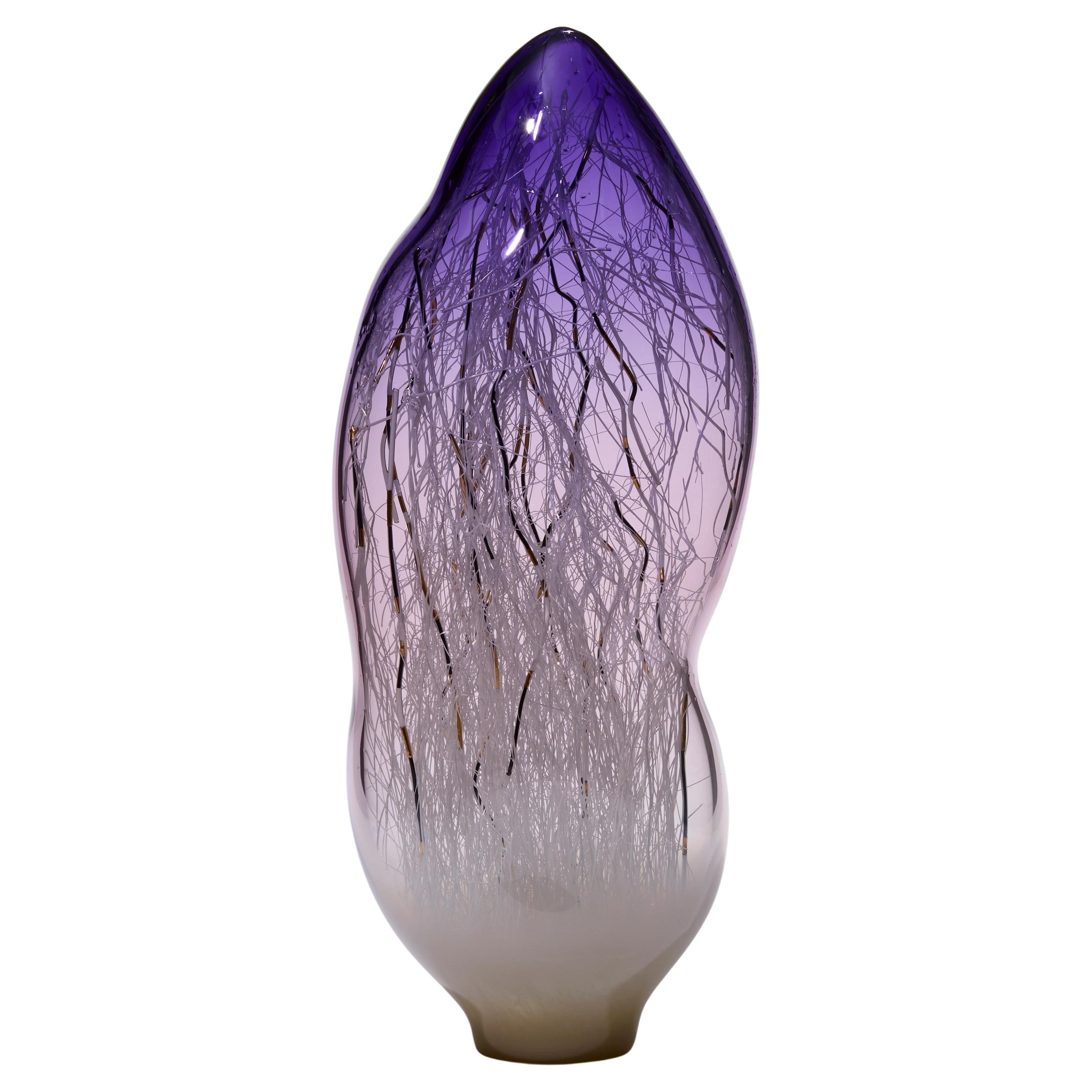 Tempo Vivo, eine mundgeblasene Glasskulptur aus Violett und Nerz von Enemark & Thompson im Angebot