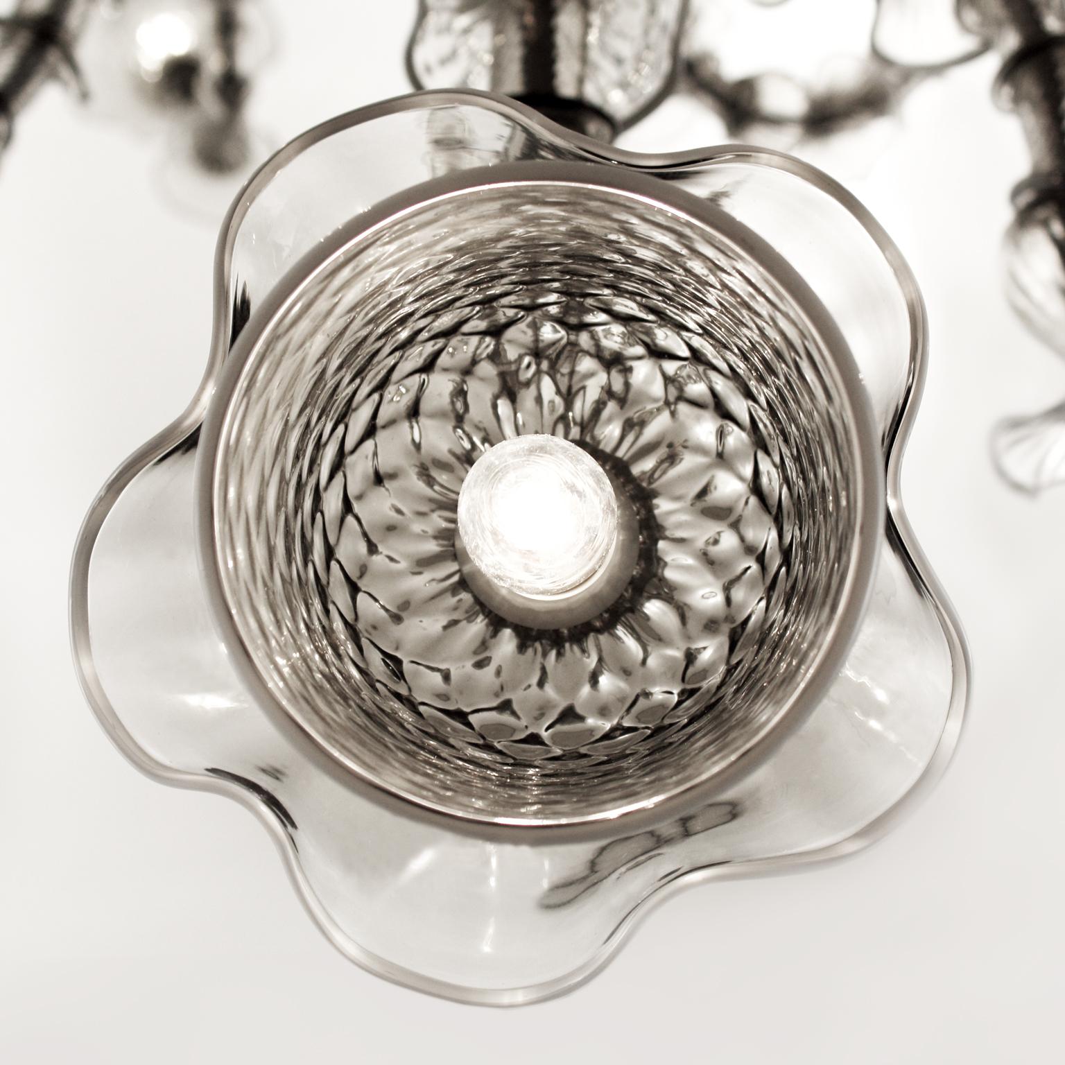XXI secolo e contemporaneo Lampadario artistico Rezzonico 18 bracci in vetro di Murano grigio e bianco di Multiforme in vendita