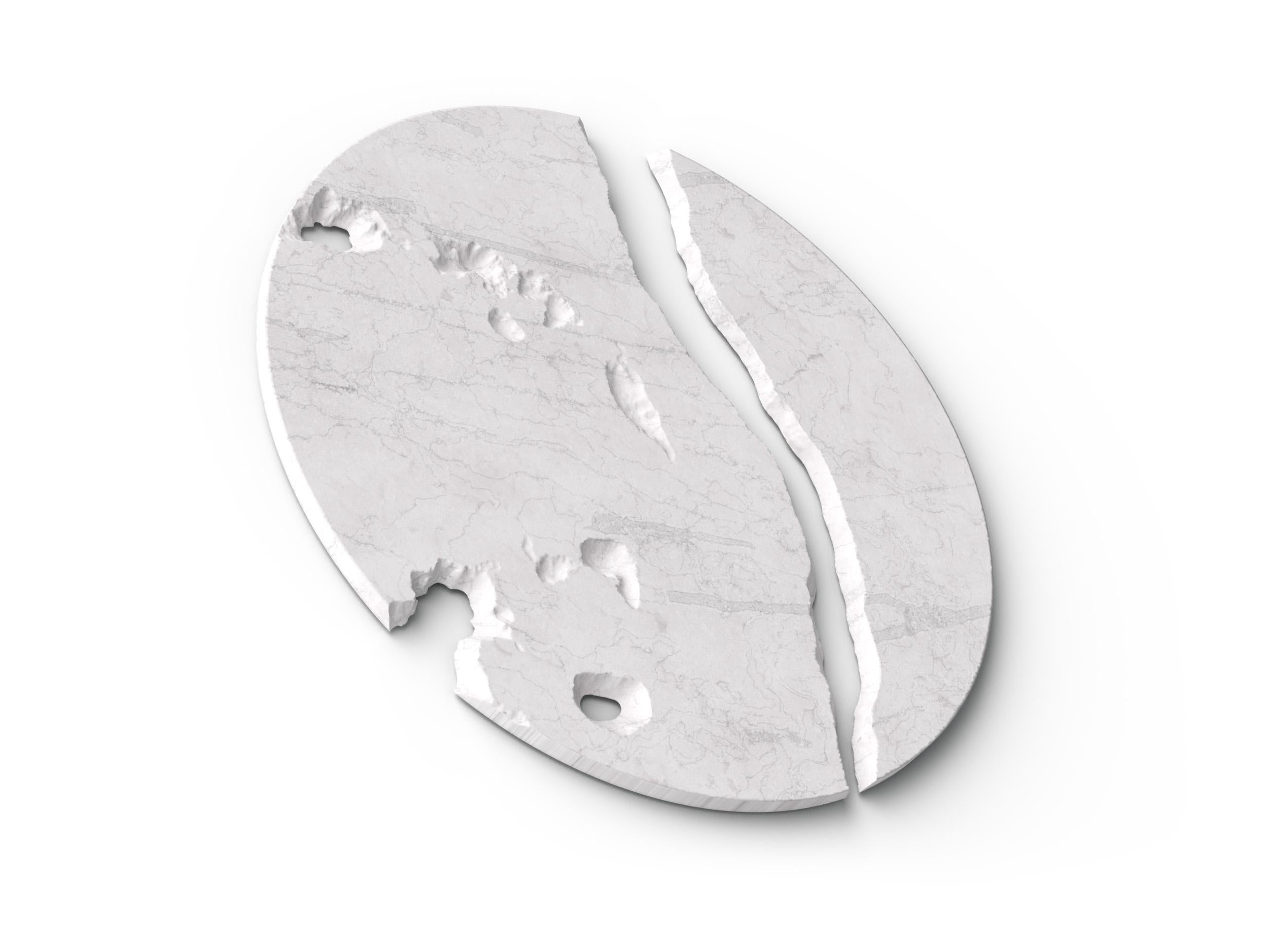 Tempus Fractum, kreisförmige Wandskulptur aus Marmor (21. Jahrhundert und zeitgenössisch) im Angebot