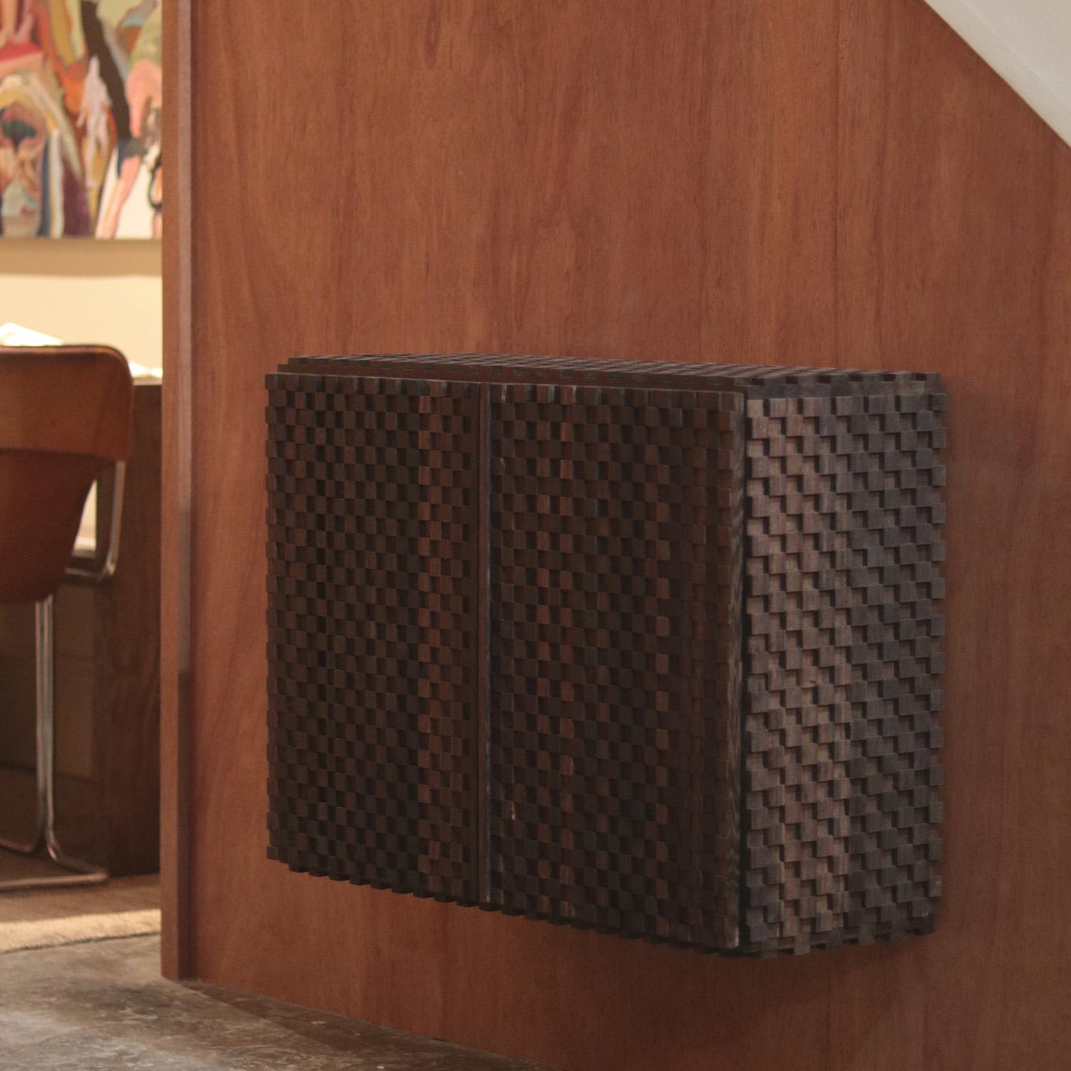 Armadietto da parete in legno strutturato Temujin IN STOCK in vendita 1