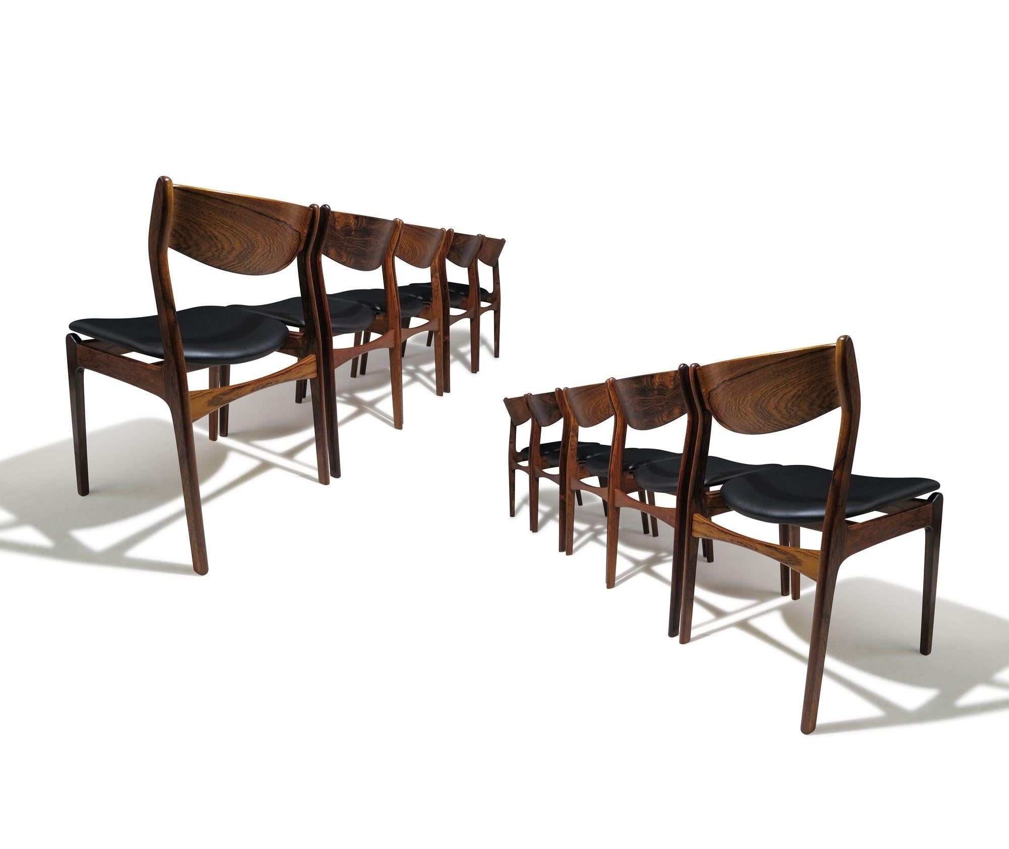 Satz von zehn (10) dänischen Esszimmerstühlen aus der Mitte des Jahrhunderts, entworfen von Poul Erik Jørgensen für Farsø Stolefabrik, Dänemark, um 1955.
Diese Stühle werden in fachmännischer Handarbeit aus brasilianischem Palisanderholz gefertigt