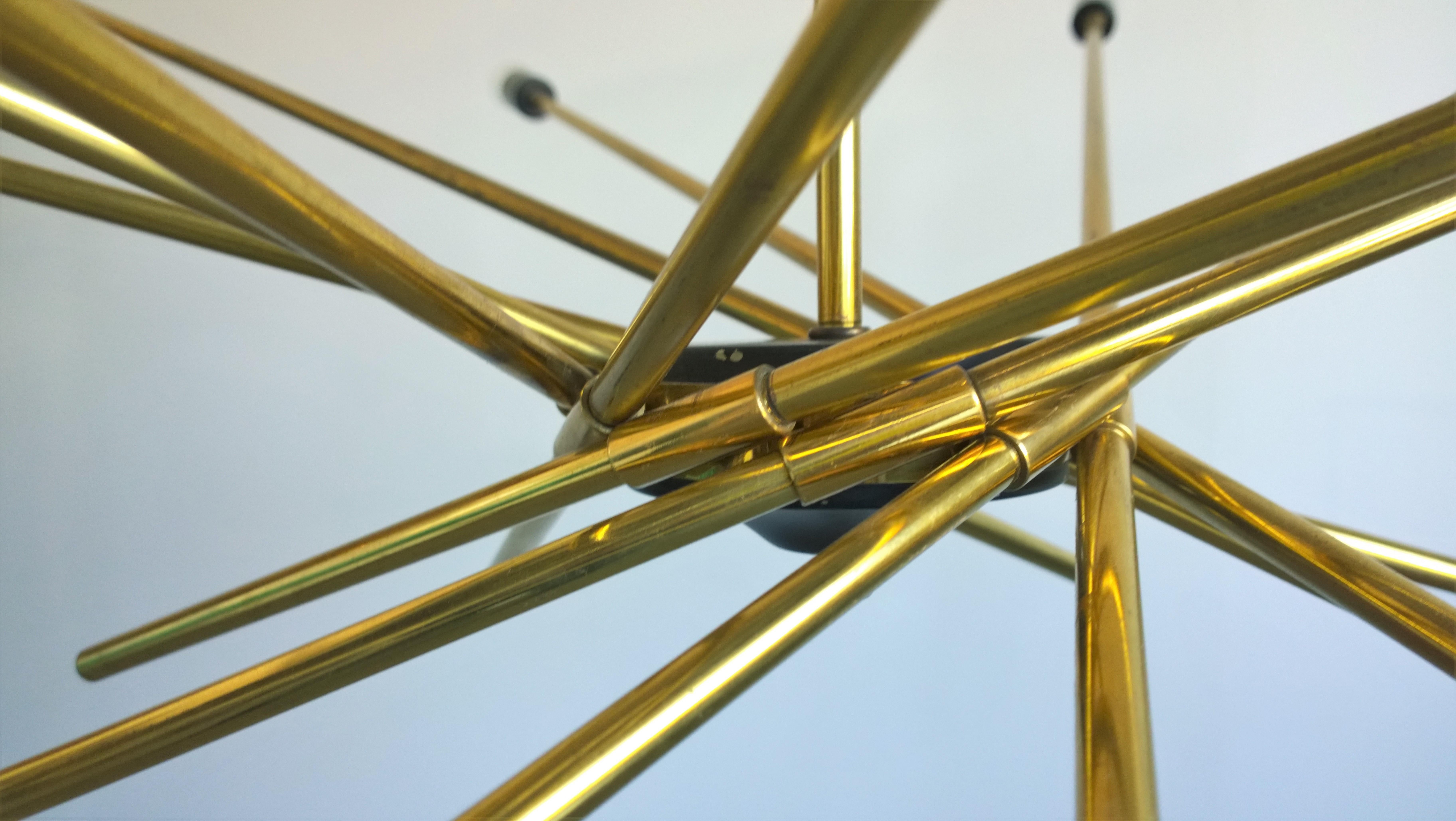 Ten-Arm / Torchiere Brass & Black Accents Stilnovo Attributed Sputnik Chandelier In Good Condition In Houston, TX