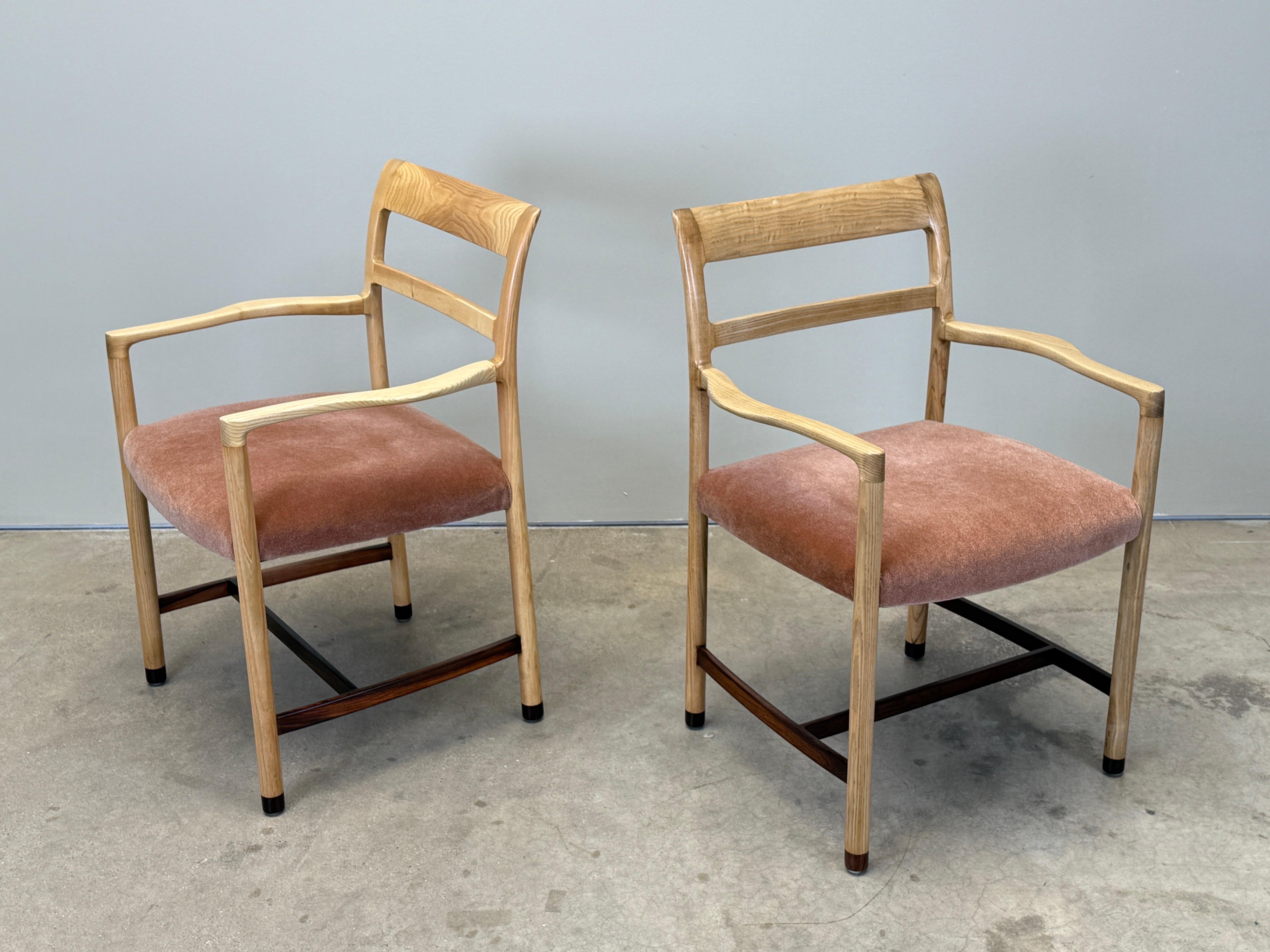 Metà XX secolo Dieci poltrone da pranzo in frassino e palissandro di Dunbar in vendita