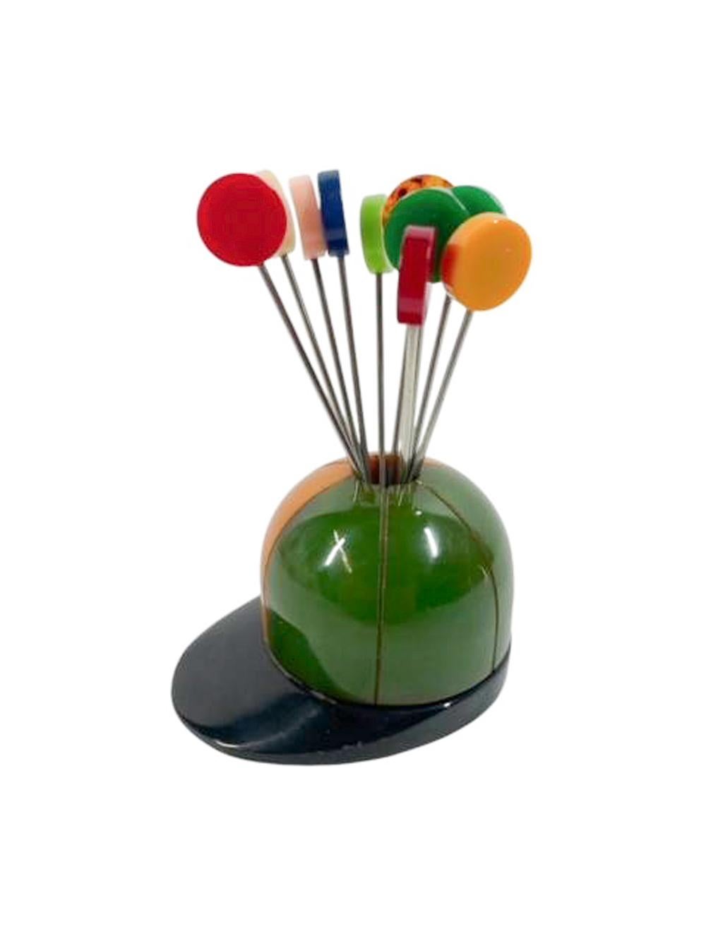 XX secolo Dieci plettri da cocktail con disco in bachelite in un supporto a forma di cappello da fantino in bachelite in vendita