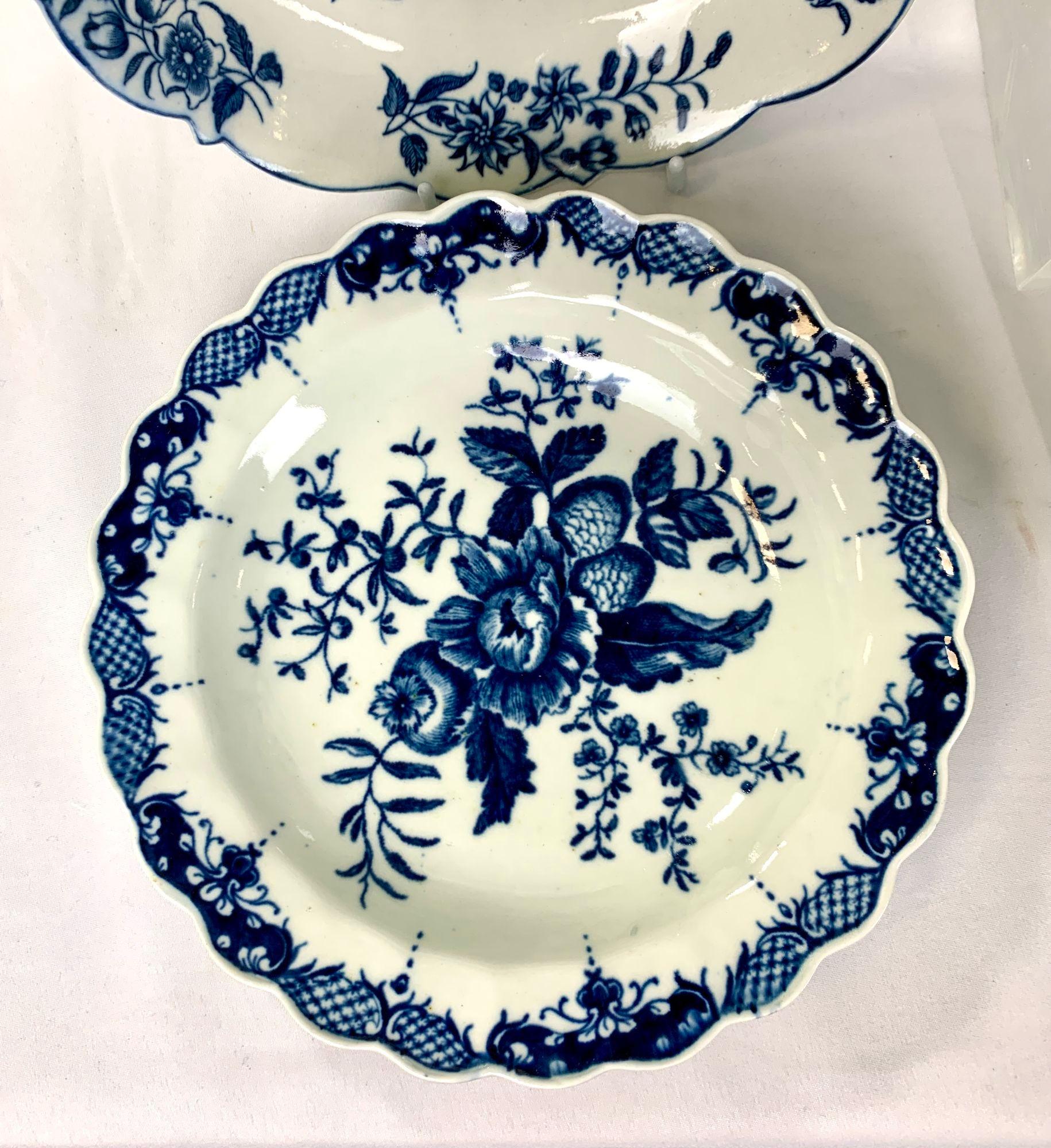 Cabinet Set 10 Blue and White 18th Century Dr Wall Worcester Porcelain Dishes In Excellent Condition In Katonah, NY