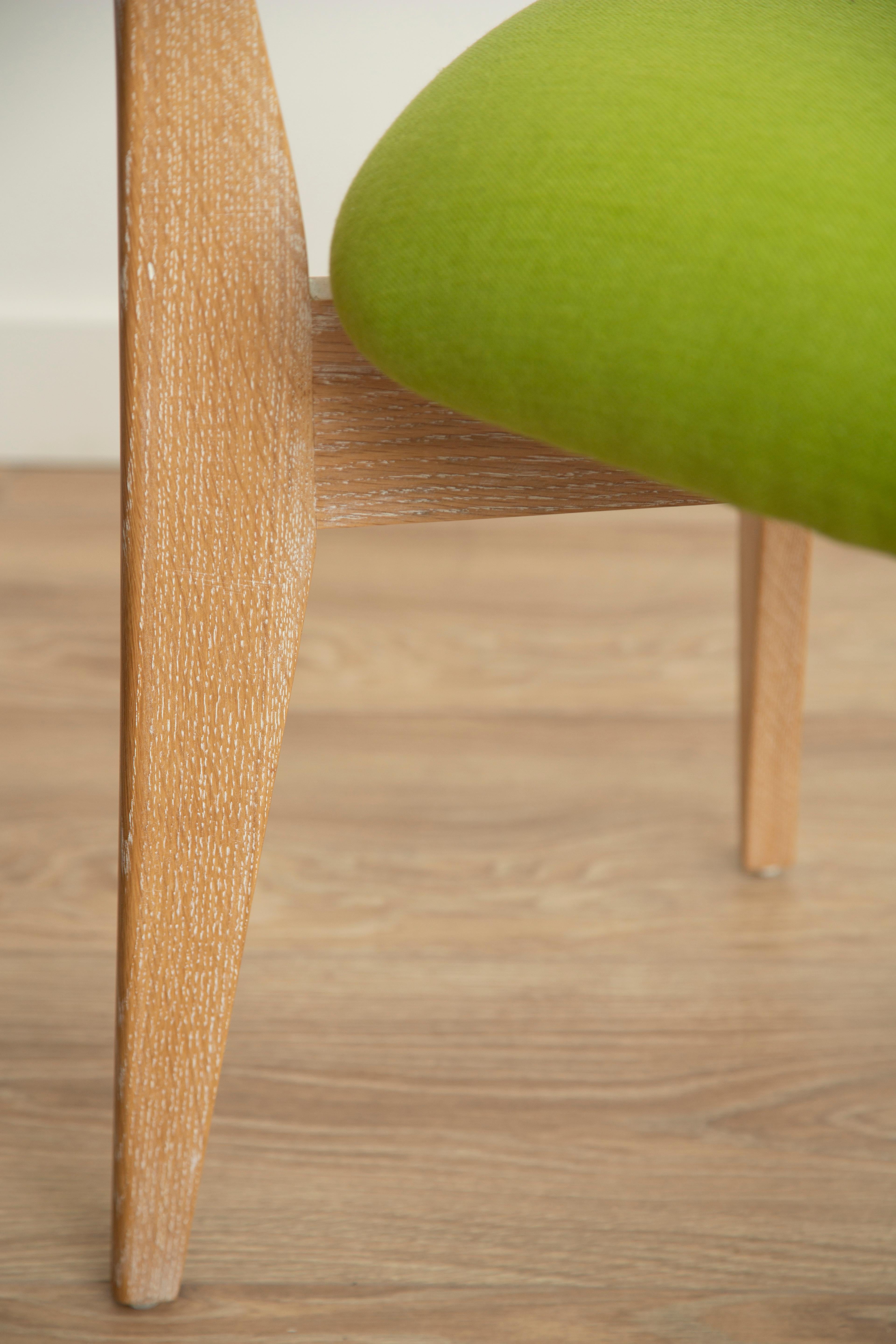 Dieci sedie da sala da pranzo in Oak cerato di Guillerme & Chambron in vendita 1