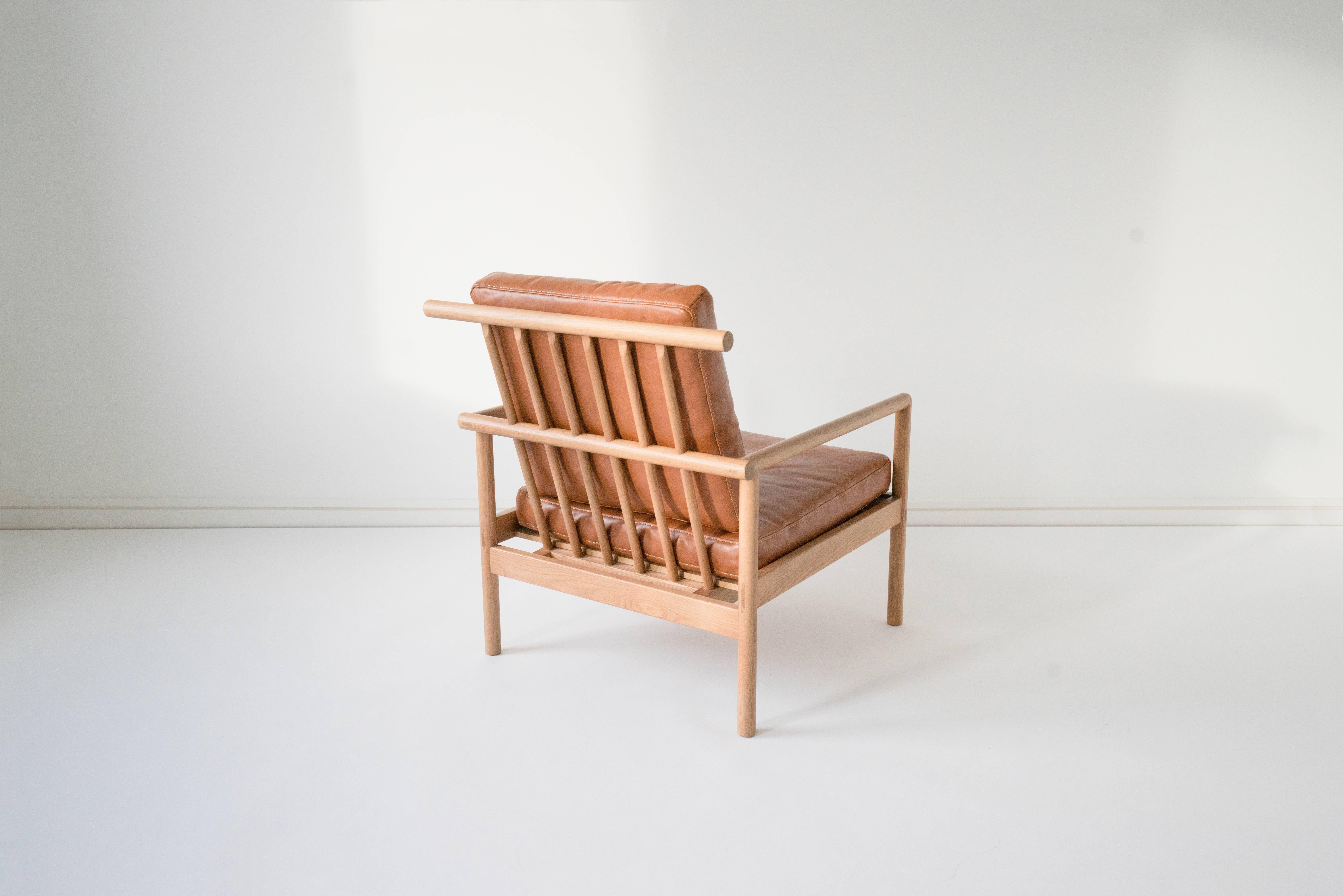 Zehn Stühle von Sun at Six, Sienna Sessel aus Holz, Leder, Mitte des Jahrhunderts im Zustand „Neu“ im Angebot in San Jose, CA