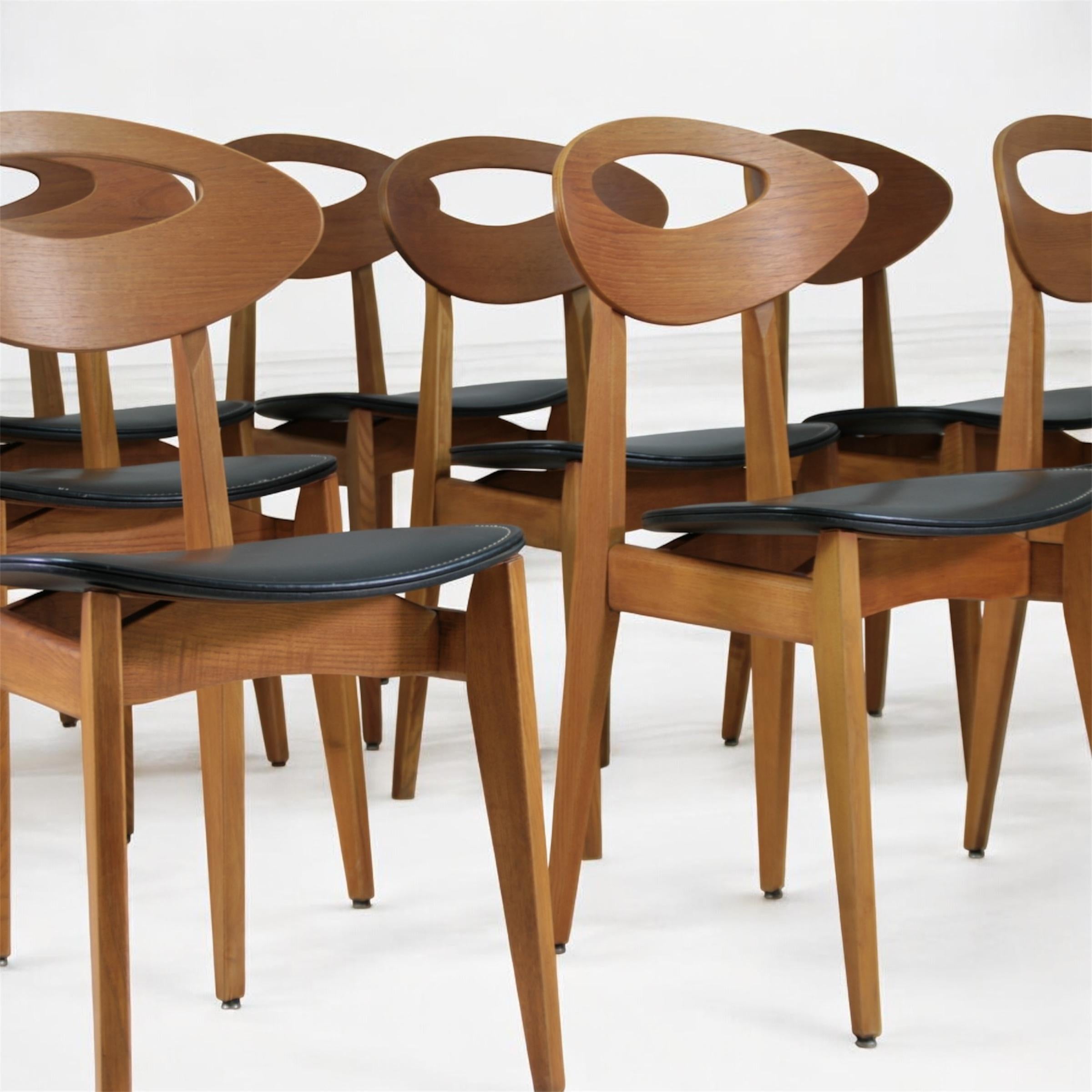 Eleganza senza tempo e design modernista si incontrano in questa rara serie di 10 sedie disegnate da Roger Landault per l'azienda francese Sentou negli anni '50. 
Ogni pezzo riflette il rigore e la sensibilità del designer, con una struttura in