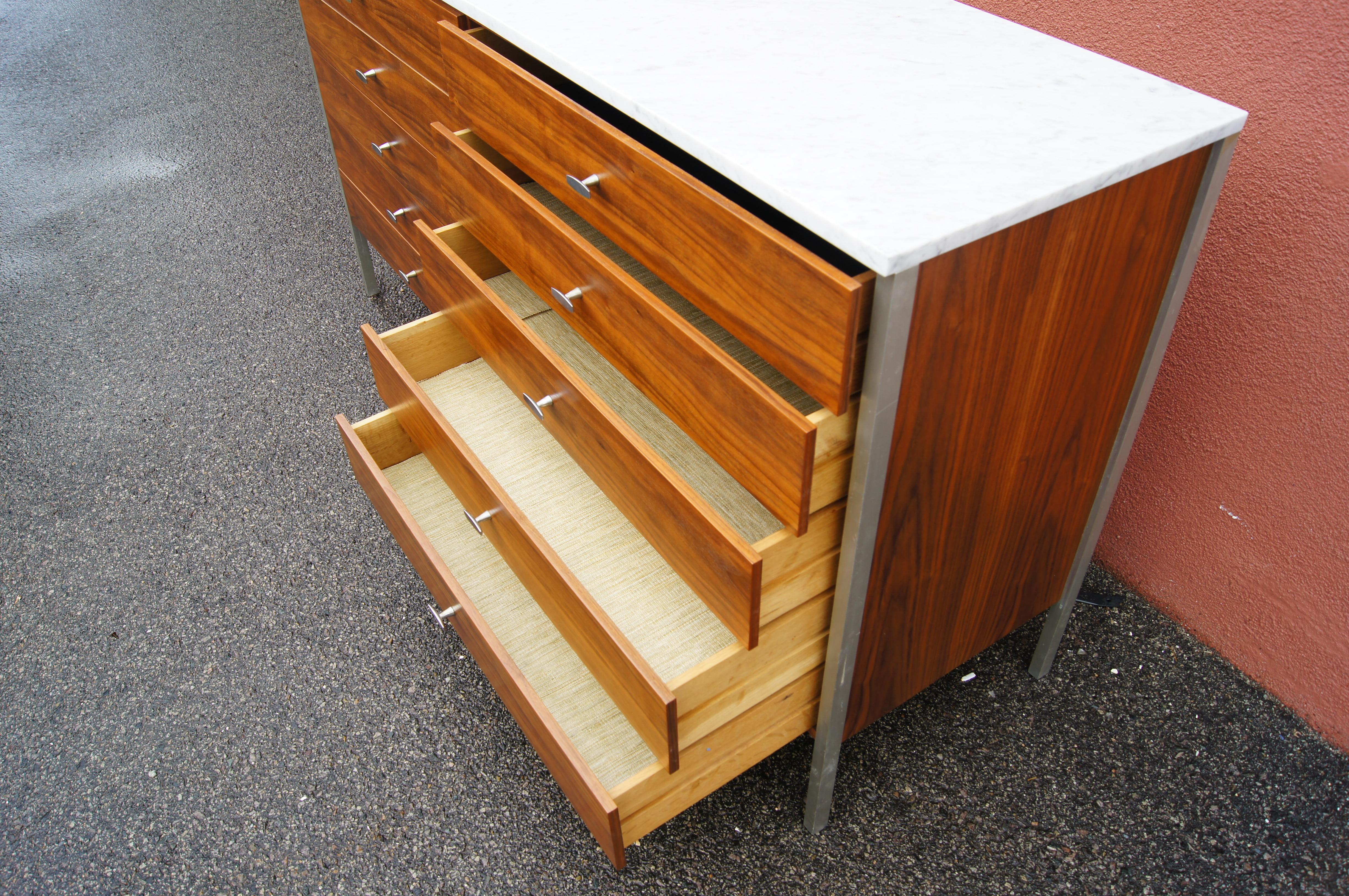 Ten-Drawer Walnut Dresser with Marble Top by Paul McCobb In Excellent Condition In Dorchester, MA