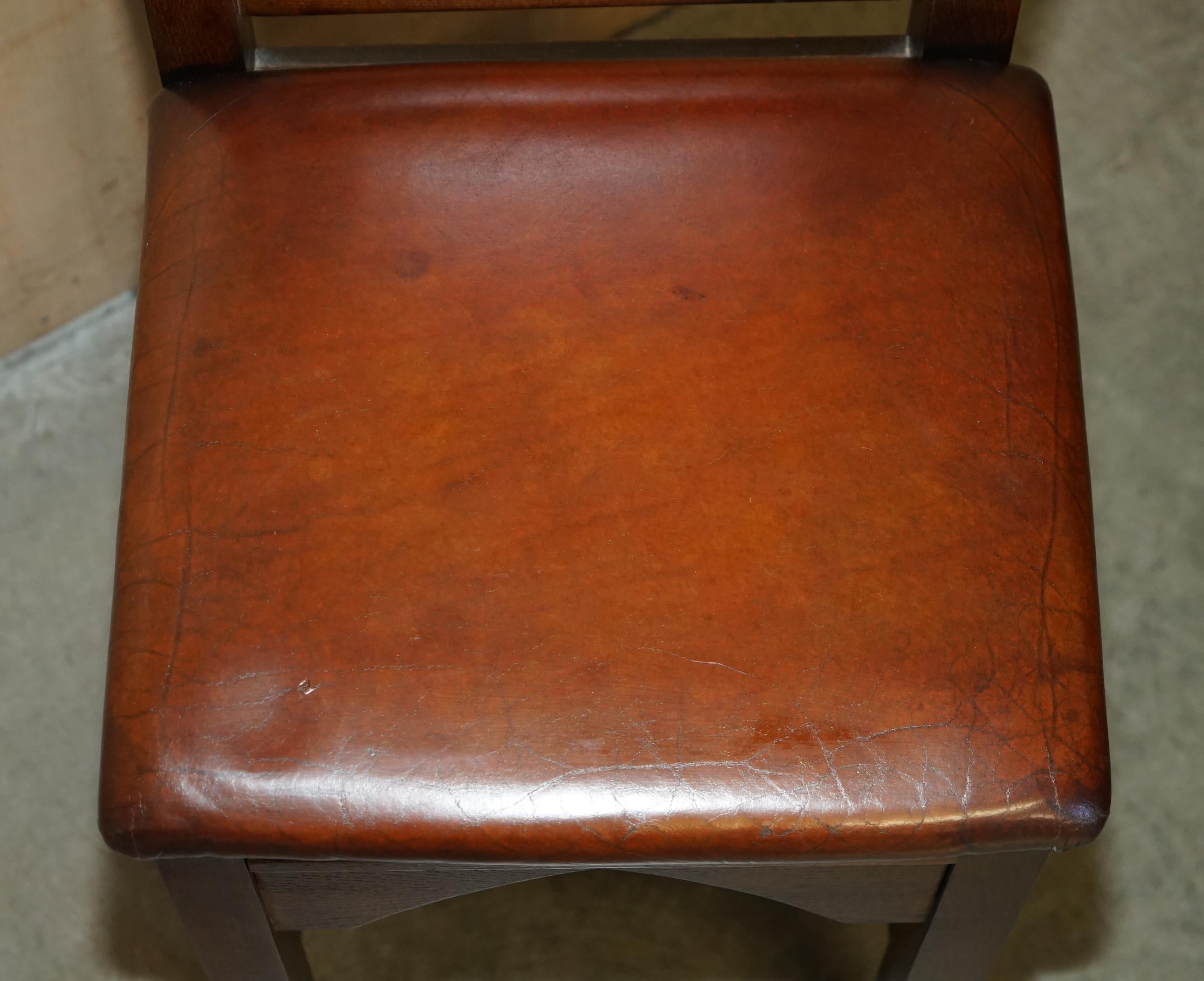 DIX FINE STOOLS DE BAR DE CUISINE EN CUIR BRUN REVIVAL GOTHIC STEEPLE BACK RESTORED en vente 10