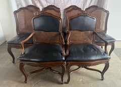 Dix chaises de salle à manger de style provincial français