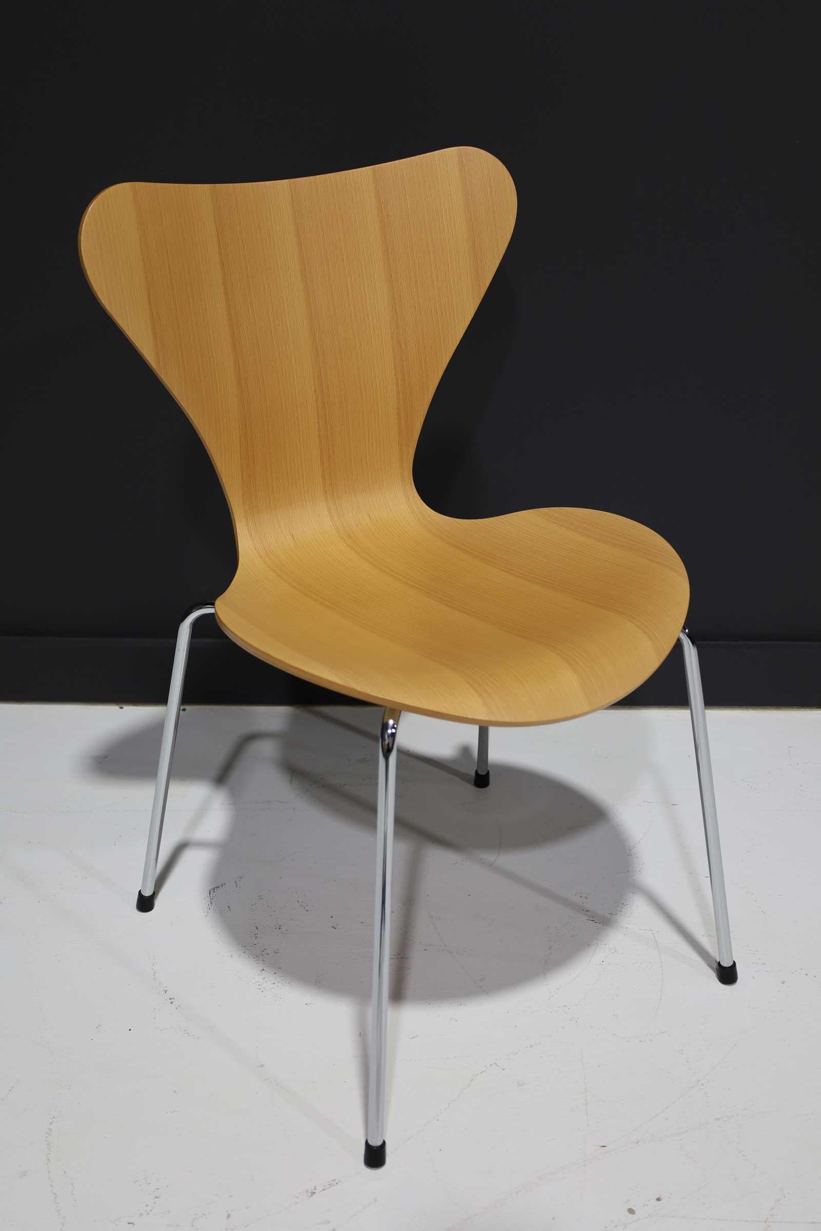 Ten Fritz Hansen Series 7 Chairs in Maple, Sold in Pairs In Good Condition In Dallas, TX